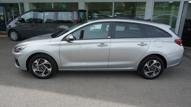 HYUNDAI i30 W 1.5 T-GDi AmpliaDCT-image-2