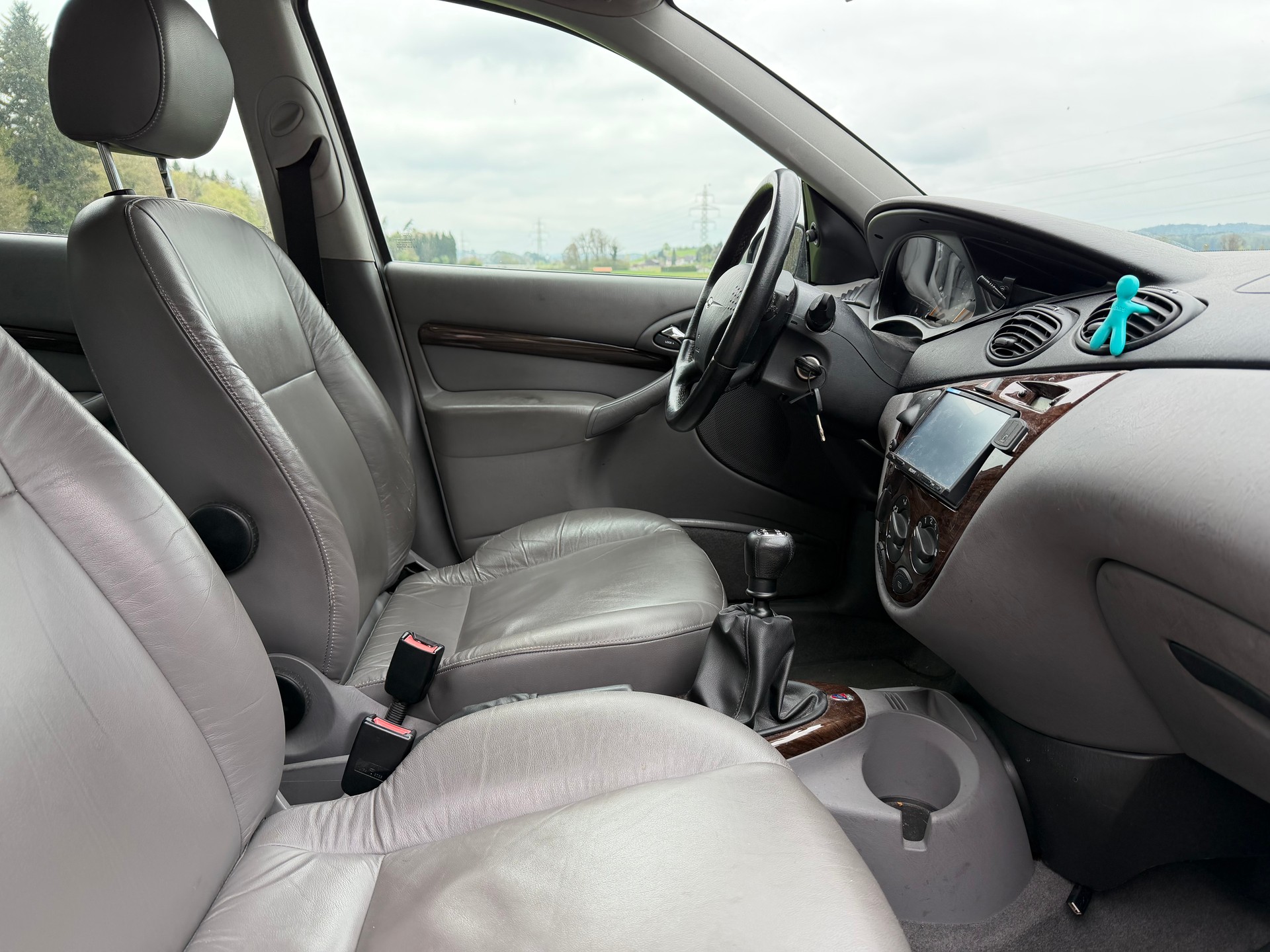 FORD Focus 2.0i 16V Ghia *Top-Ausstattung*Leder*Servicegepflegt*-image-7