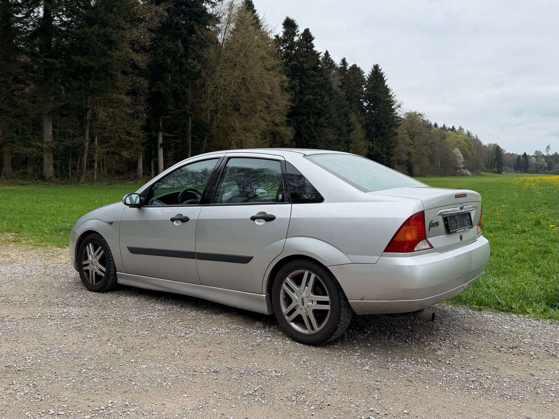 FORD Focus 2.0i 16V Ghia *Top-Ausstattung*Leder*Servicegepflegt*-image-3