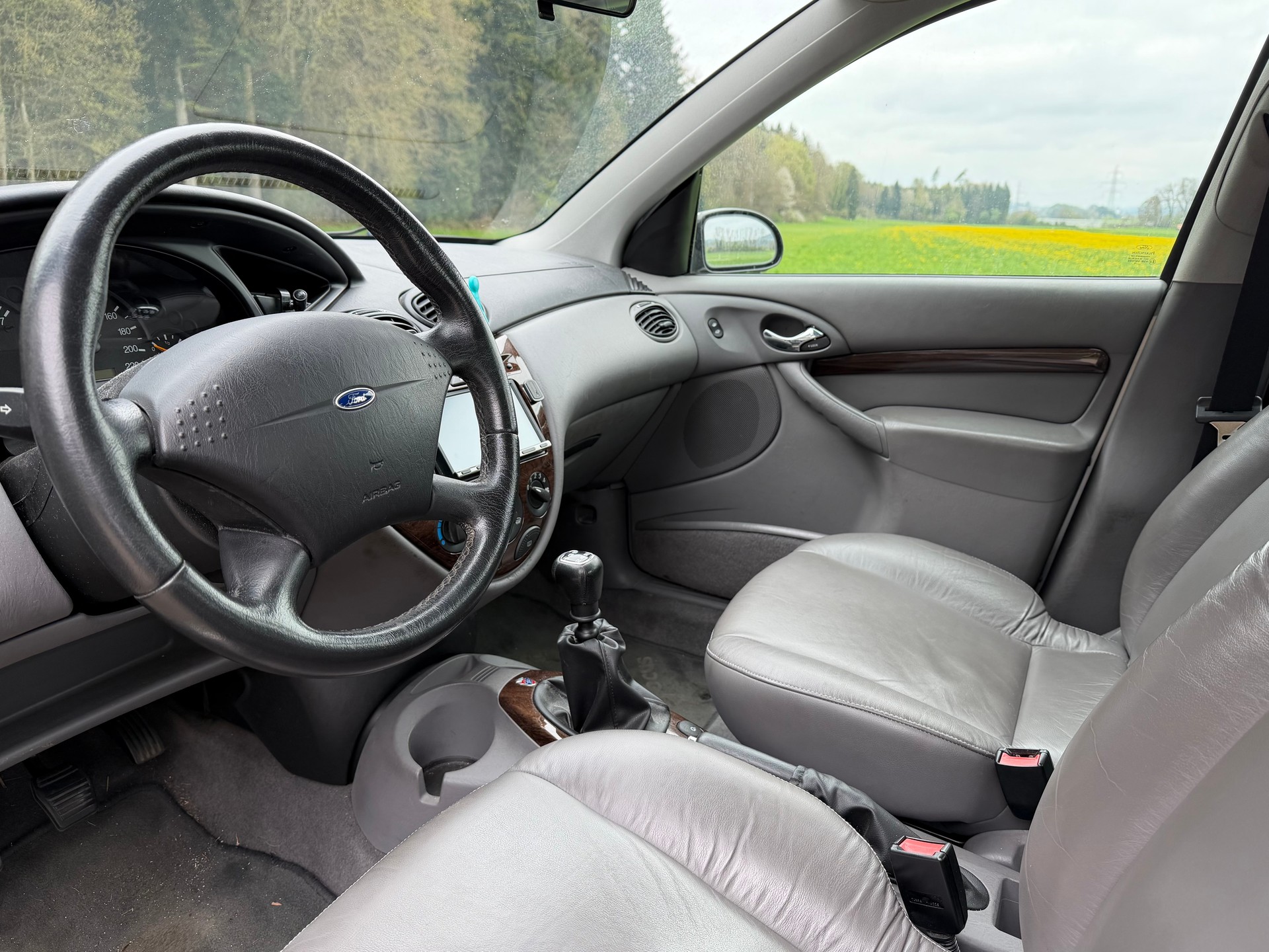 FORD Focus 2.0i 16V Ghia *Top-Ausstattung*Leder*Servicegepflegt*-image-4