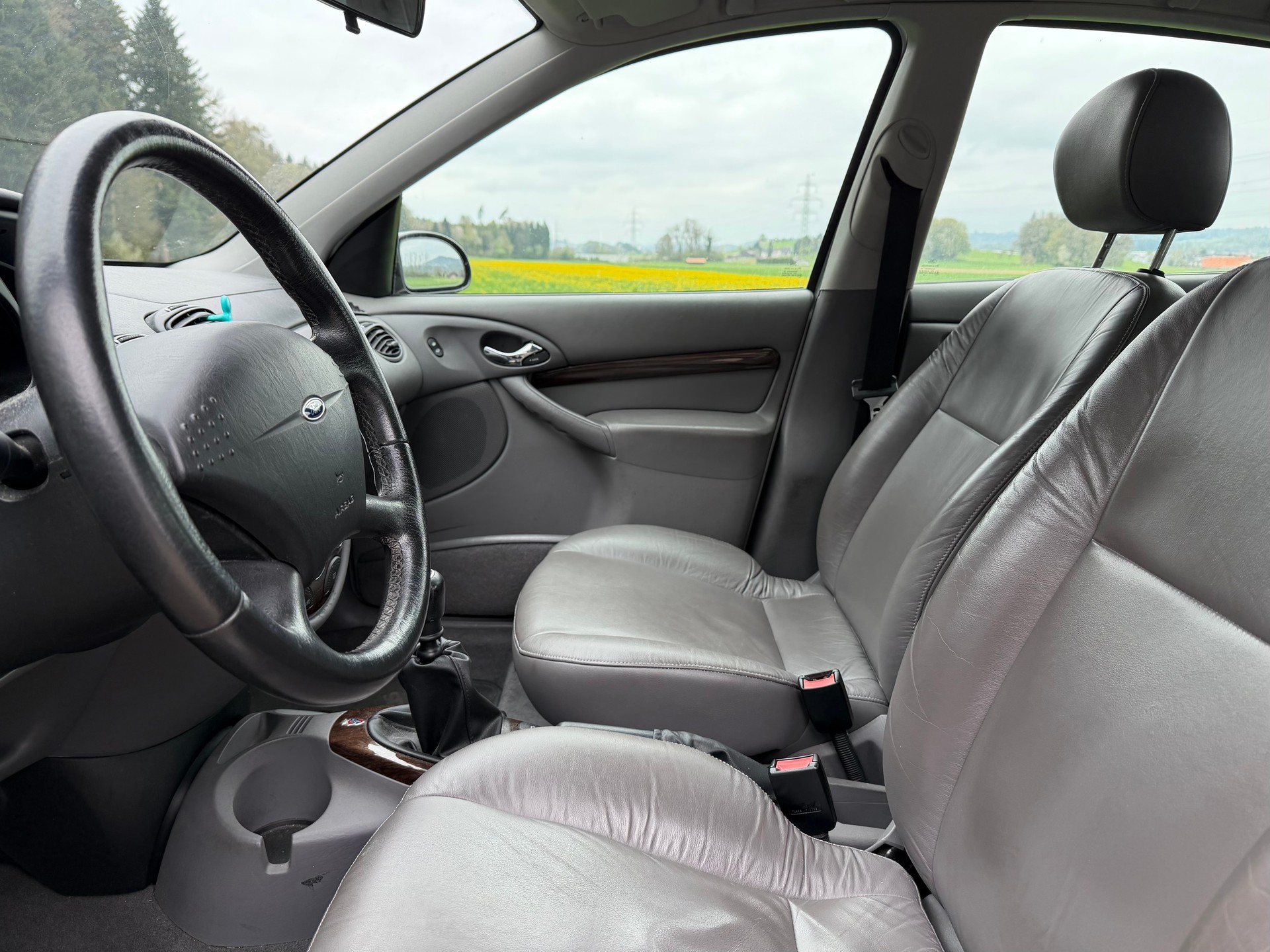 FORD Focus 2.0i 16V Ghia *Top-Ausstattung*Leder*Servicegepflegt*-image-5