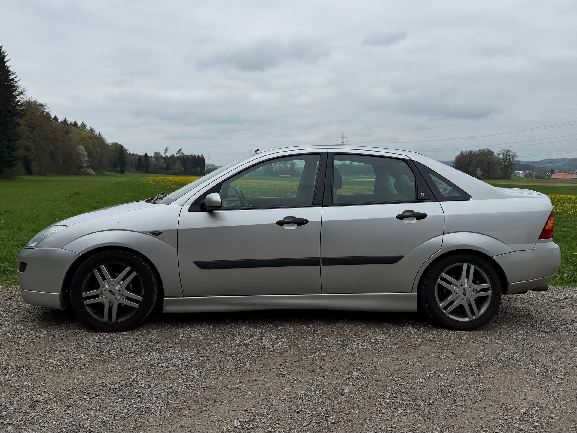 FORD Focus 2.0i 16V Ghia *Top-Ausstattung*Leder*Servicegepflegt*-image-0