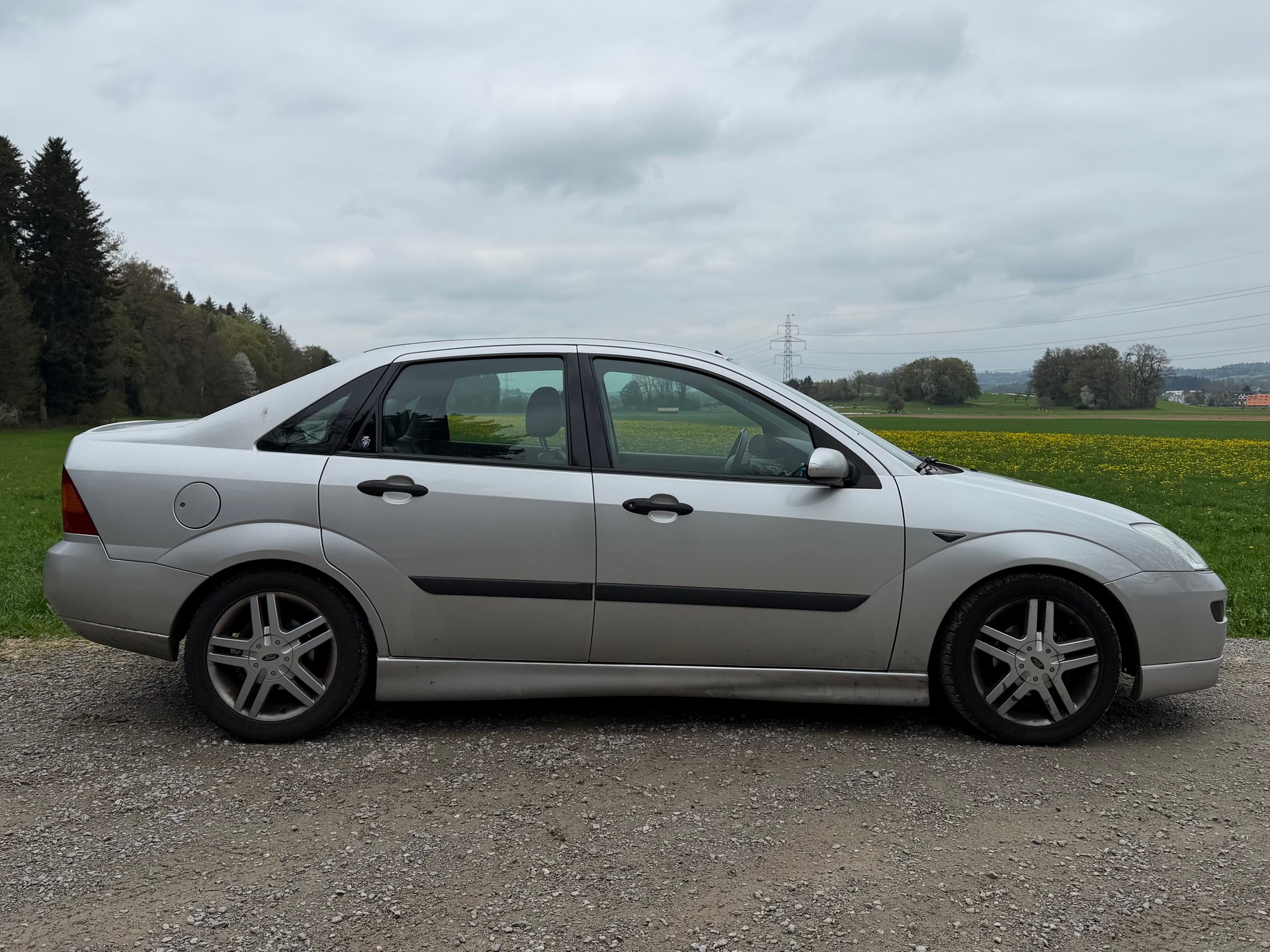 FORD Focus 2.0i 16V Ghia *Top-Ausstattung*Leder*Servicegepflegt*-image-1