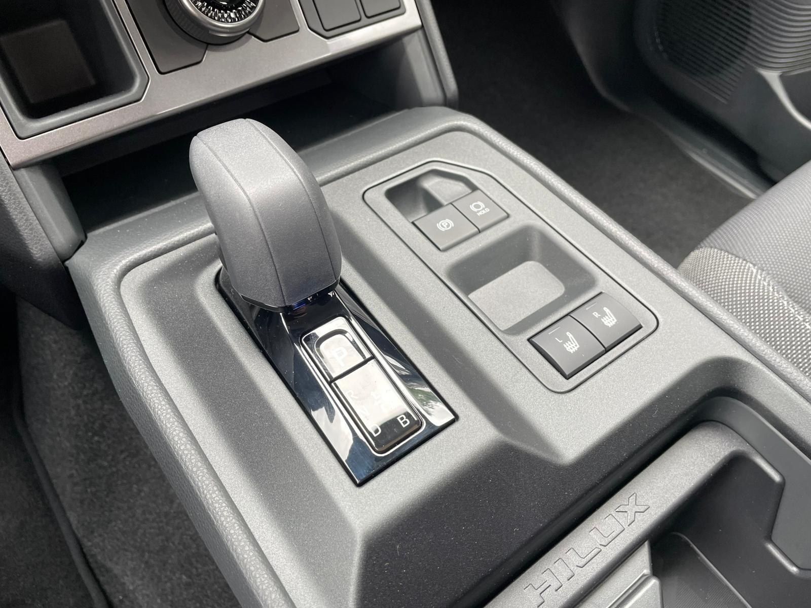 TOYOTA Hilux Double Cab.-Pick-up 59KWh Comfort-image-15