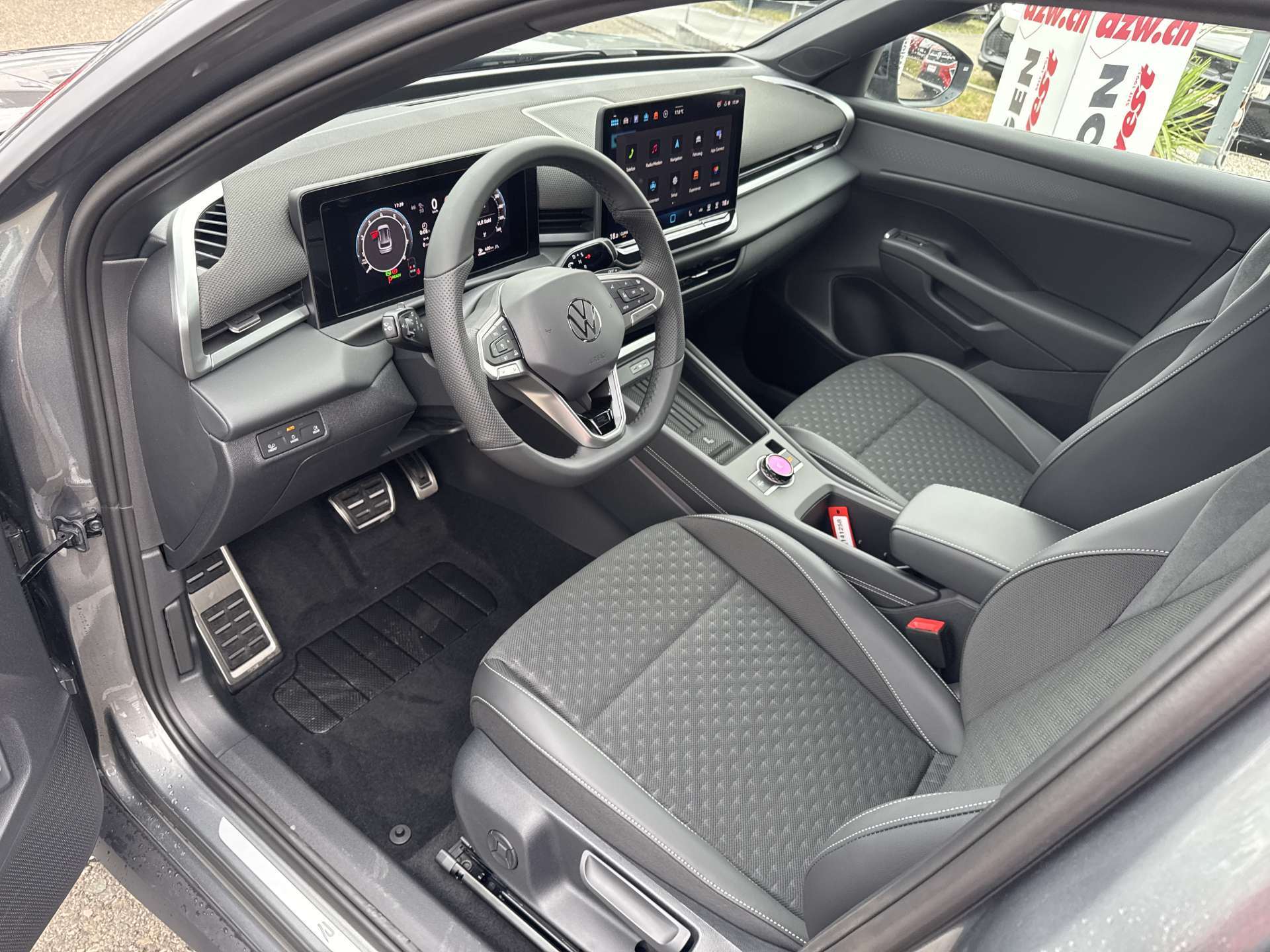 VW T-Roc 1.5 eTSi mHEV R-Line DSG-Automat-image-5