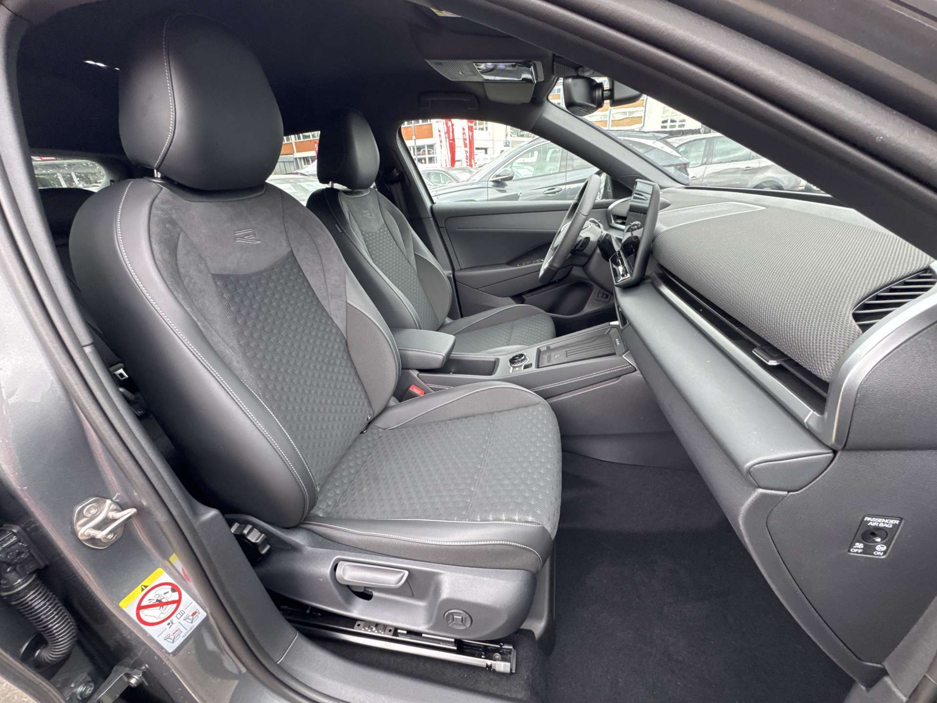 VW T-Roc 1.5 eTSi mHEV R-Line DSG-Automat-image-12