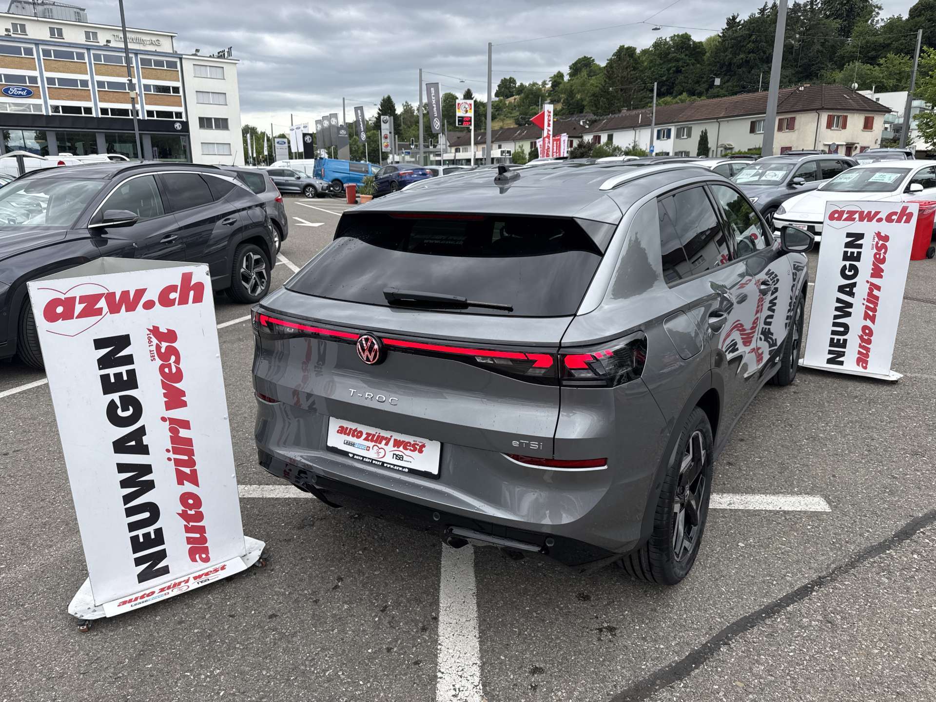 VW T-Roc 1.5 eTSi mHEV R-Line DSG-Automat-image-2