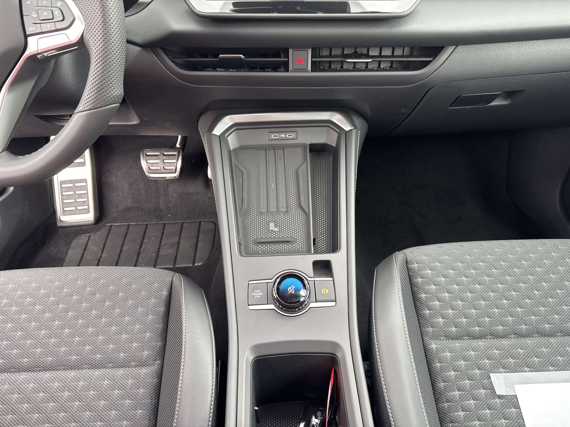 VW T-Roc 1.5 eTSi mHEV R-Line DSG-Automat-image-11