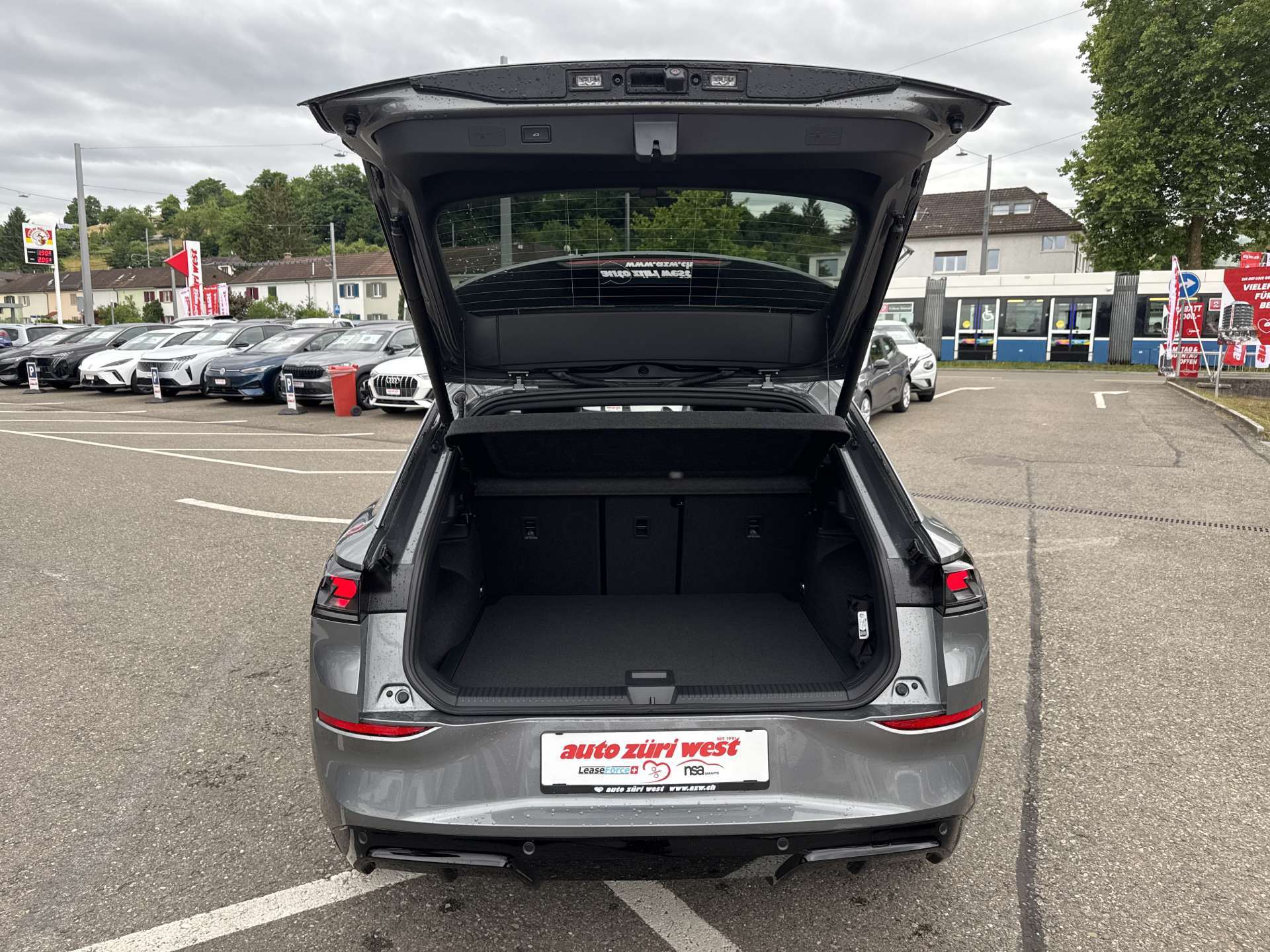 VW T-Roc 1.5 eTSi mHEV R-Line DSG-Automat-image-7