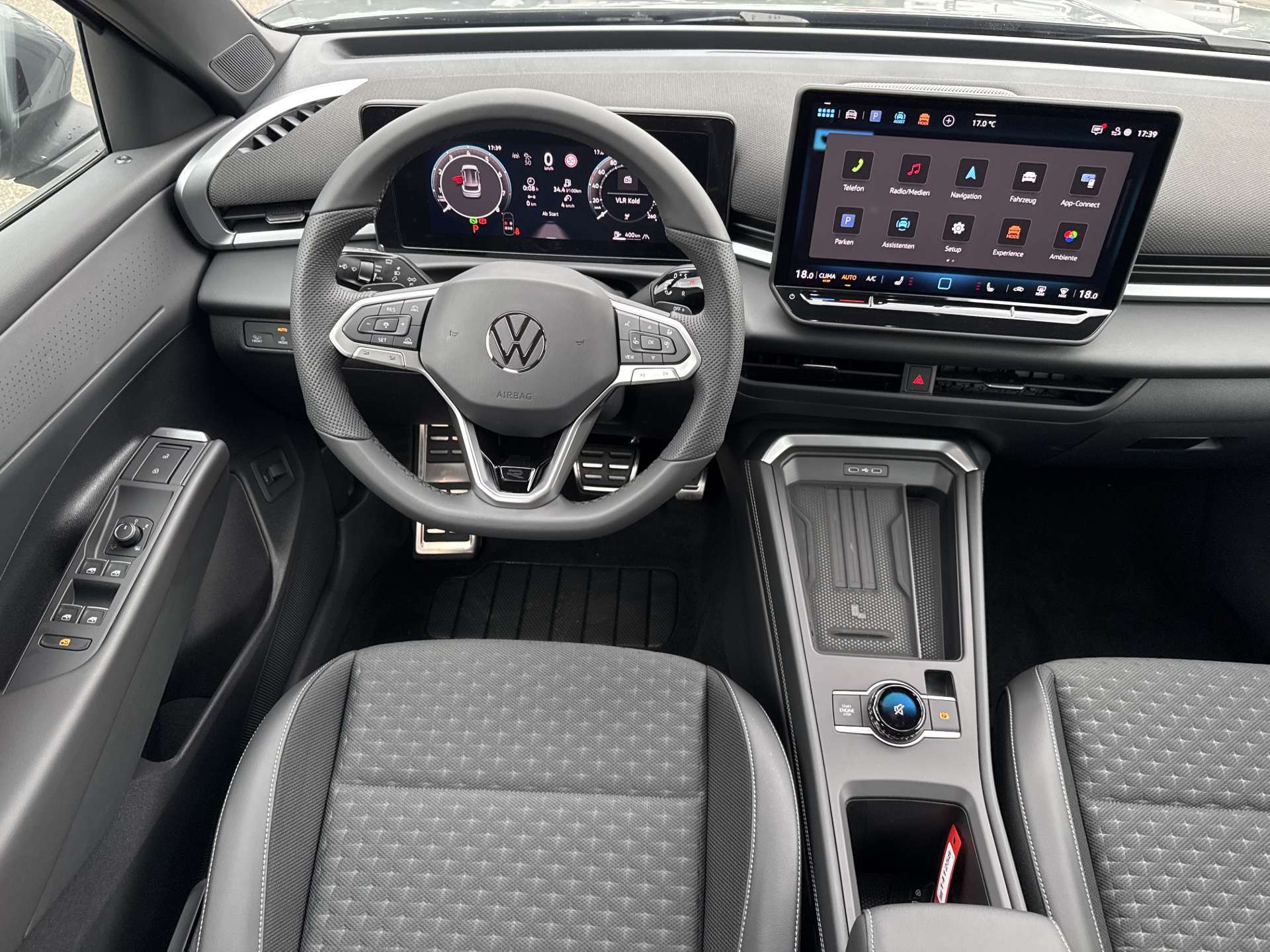 VW T-Roc 1.5 eTSi mHEV R-Line DSG-Automat-image-4