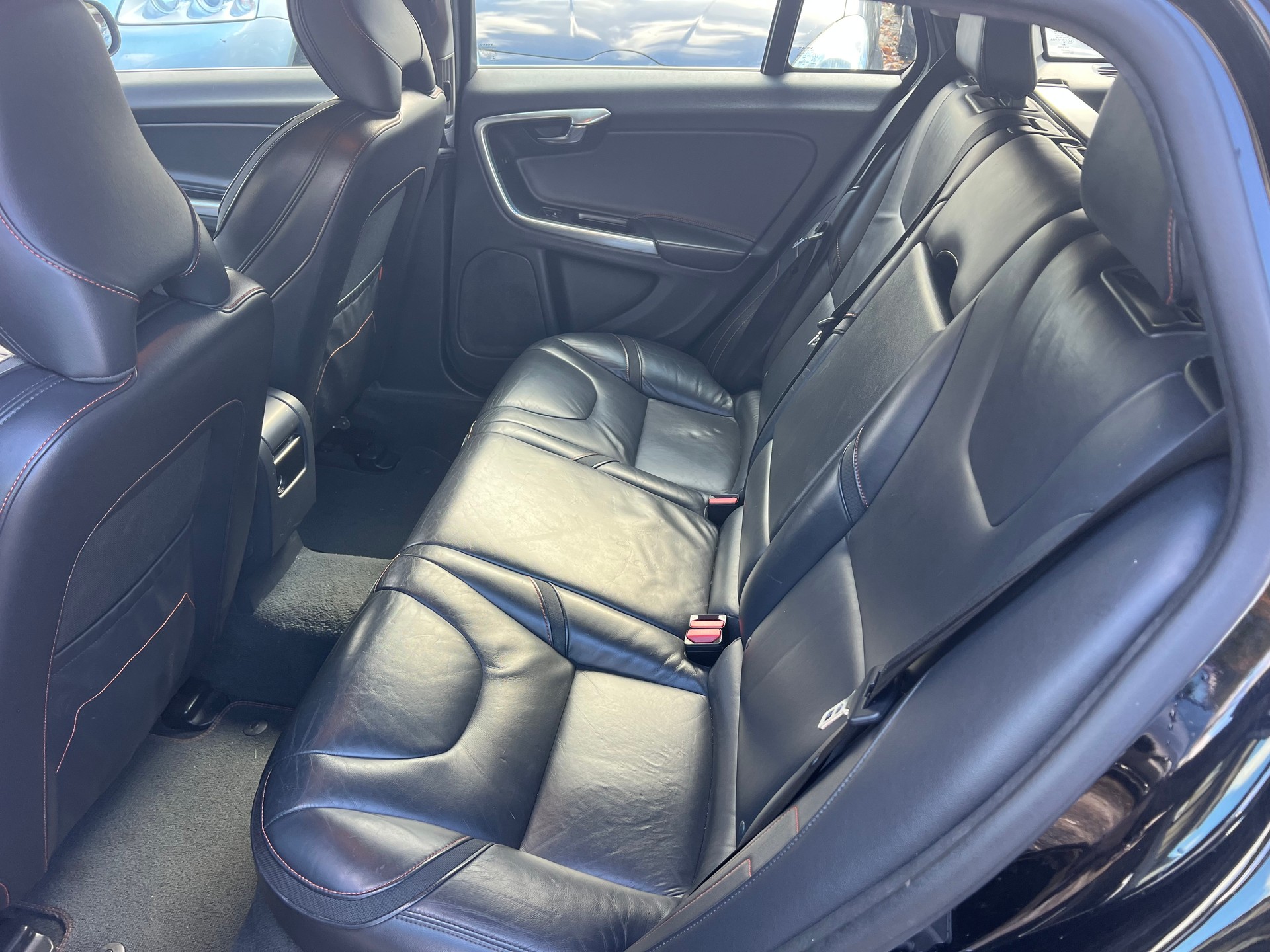 VOLVO V60 D2 Geartronic-image-9