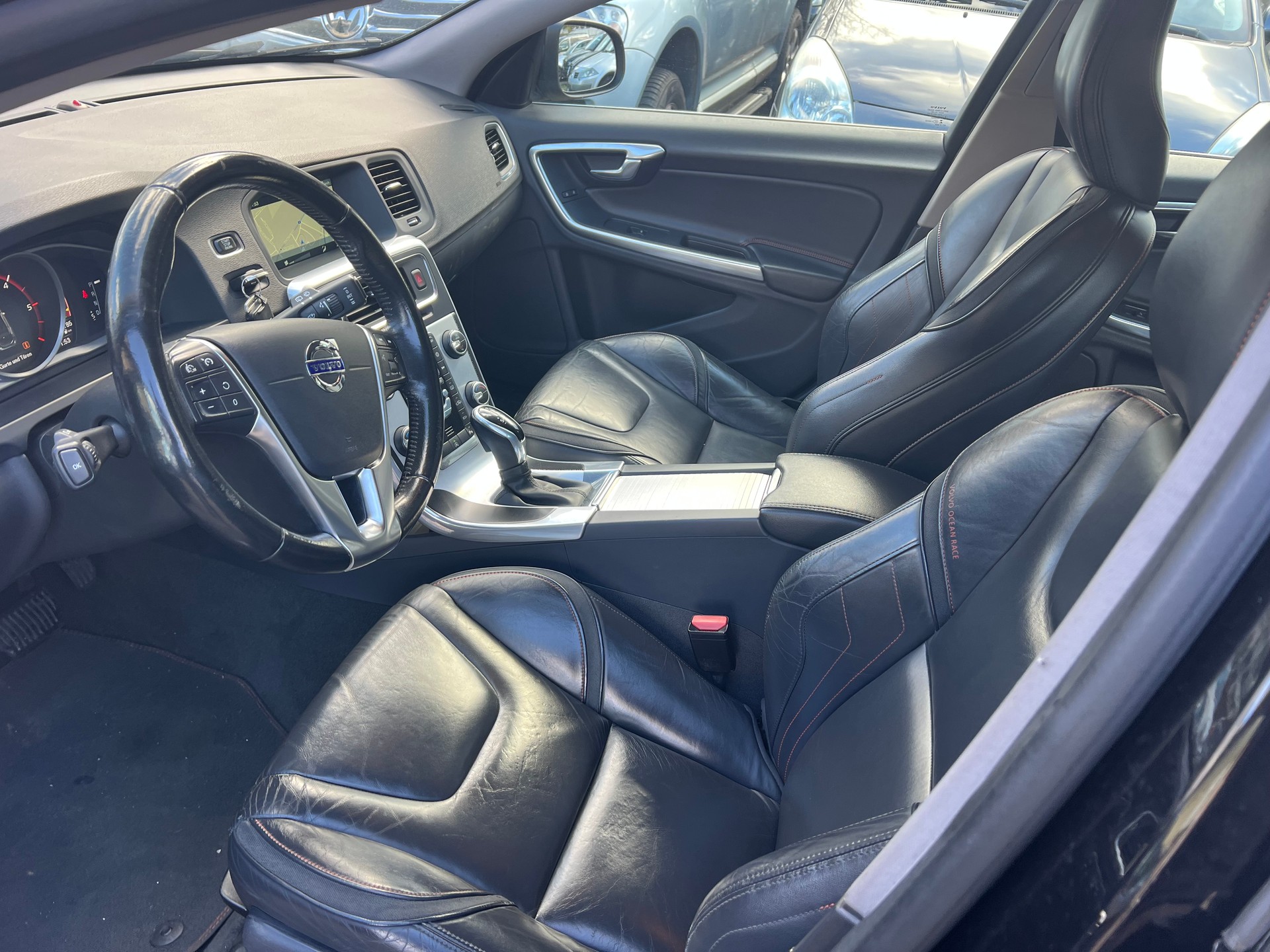 VOLVO V60 D2 Geartronic-image-8