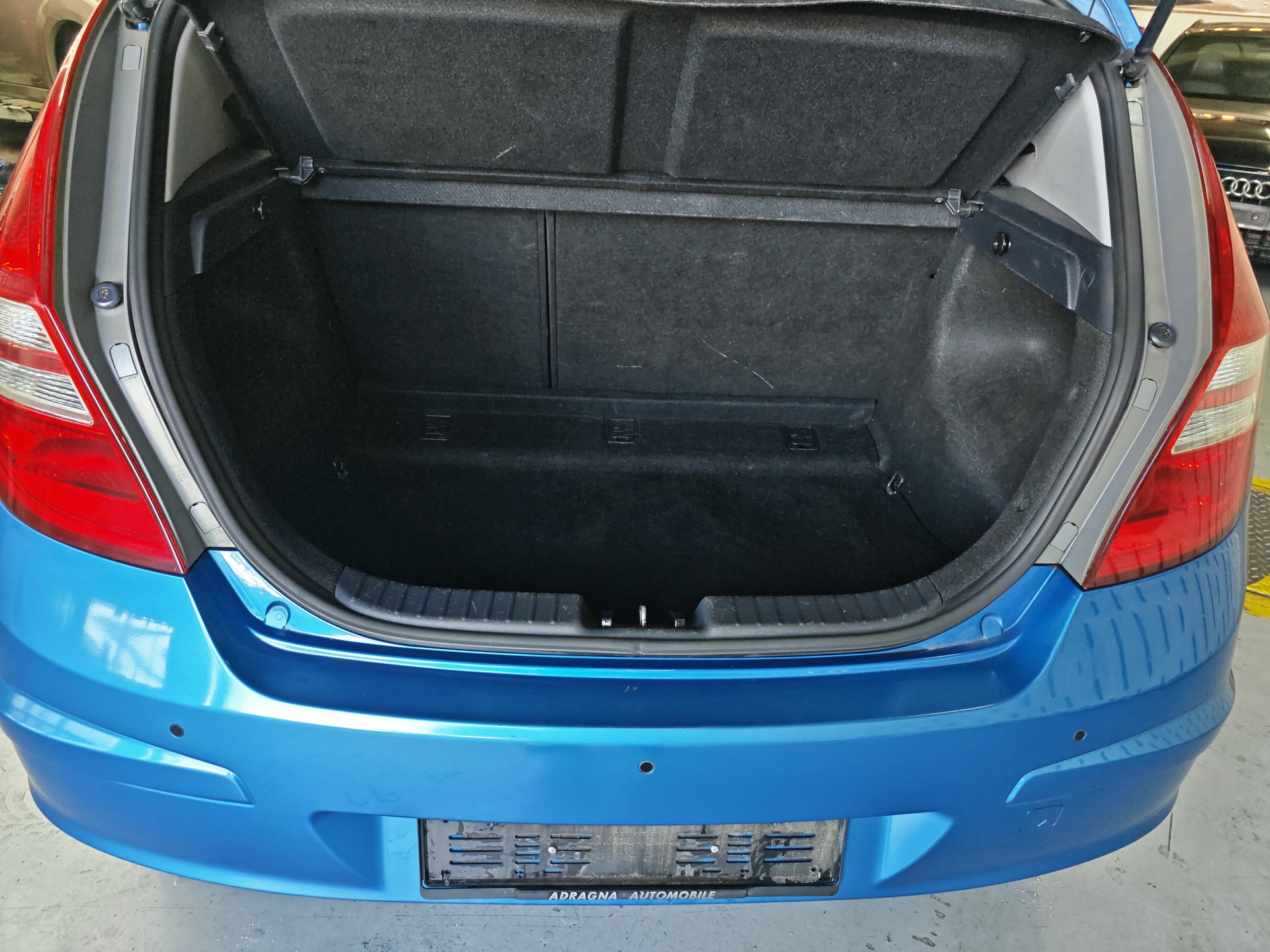 HYUNDAI i30 1.6 CRDi Style-image-9