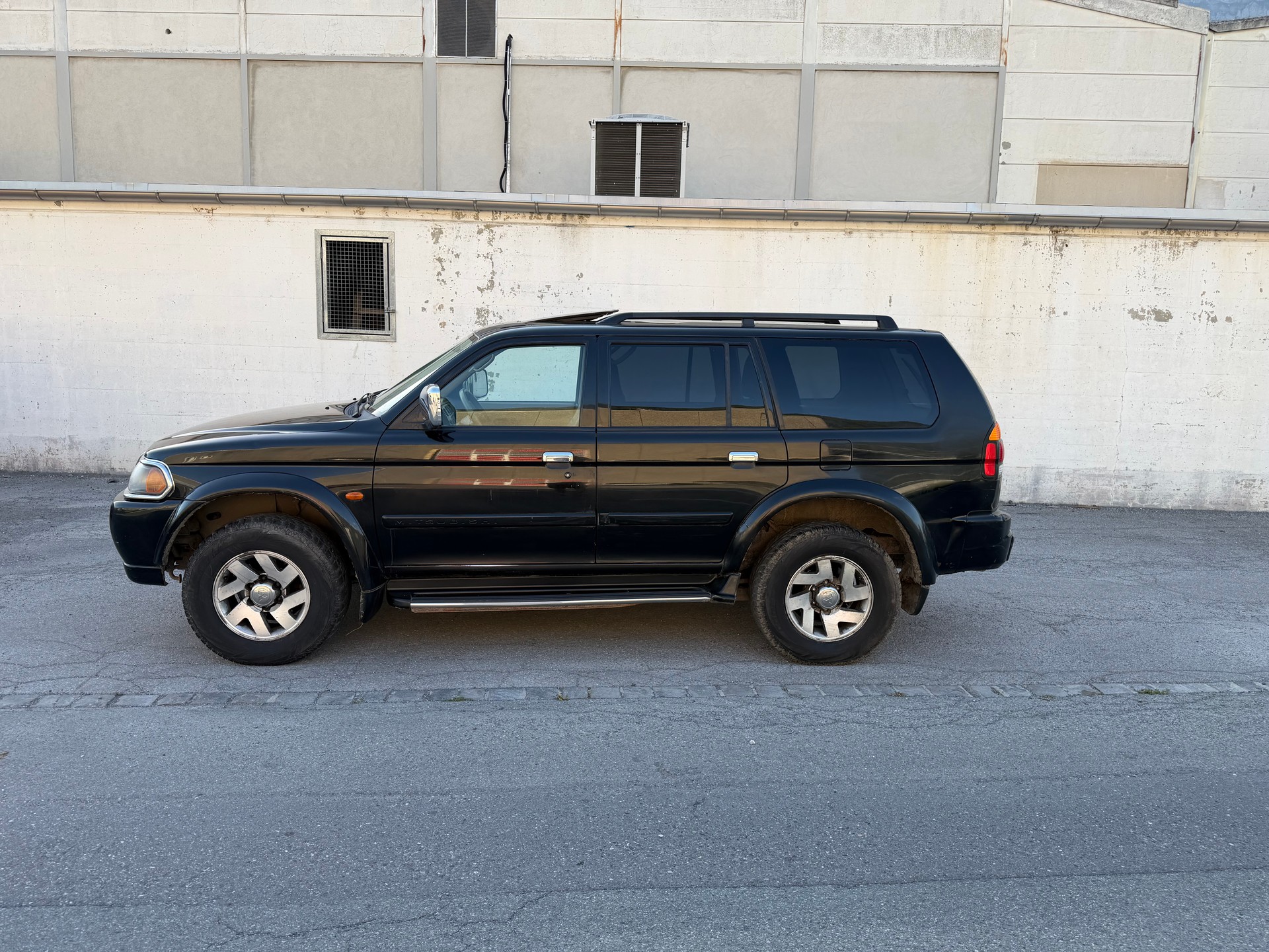 MITSUBISHI Pajero Sport 3.0 GLS Edition-image-1