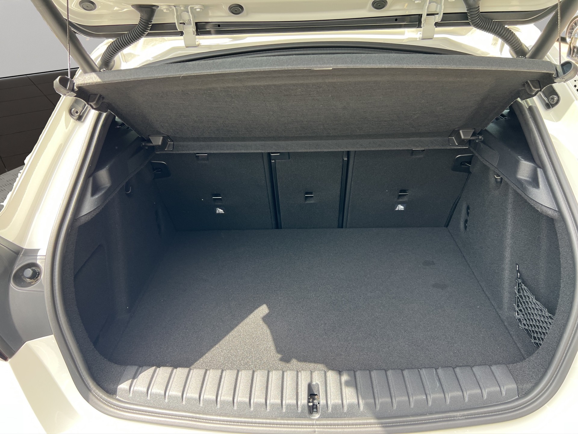 BMW 120d M Sport Pro Steptronic-image-19