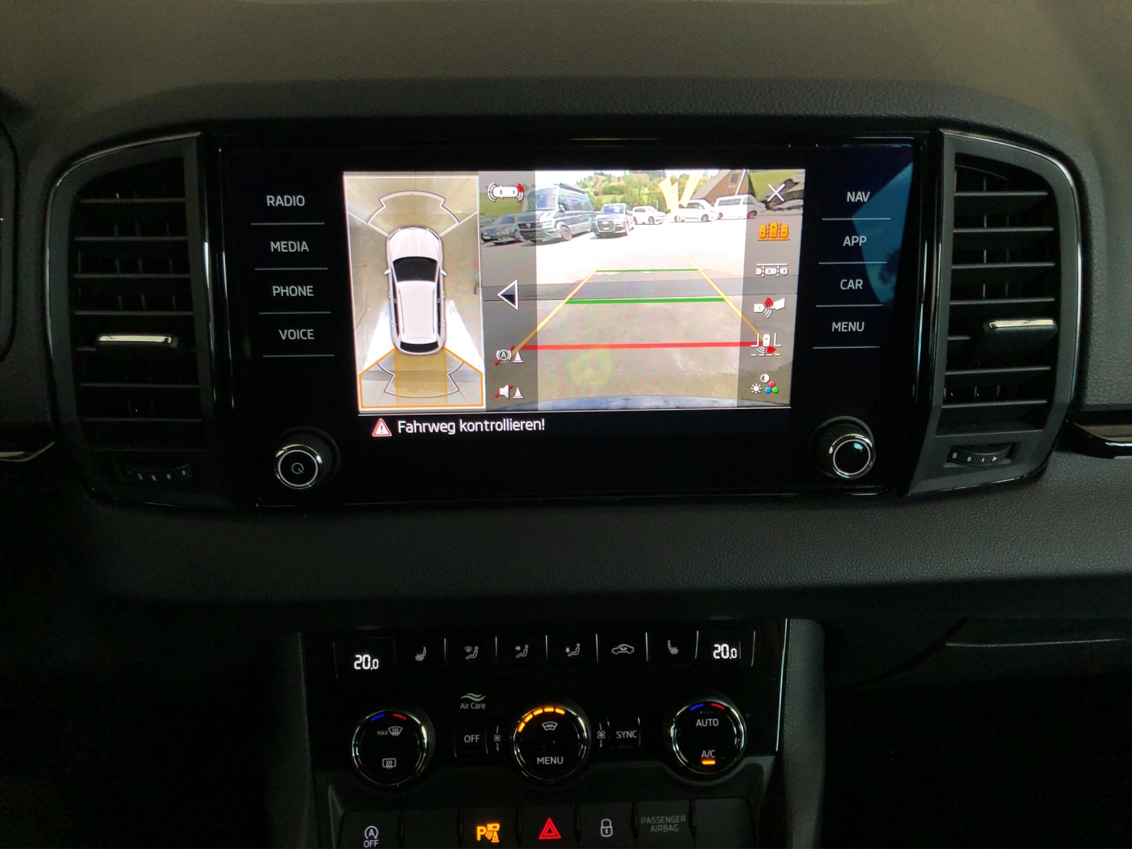 SKODA Karoq 2.0 TSI SportLine 4x4 DSG-image-12