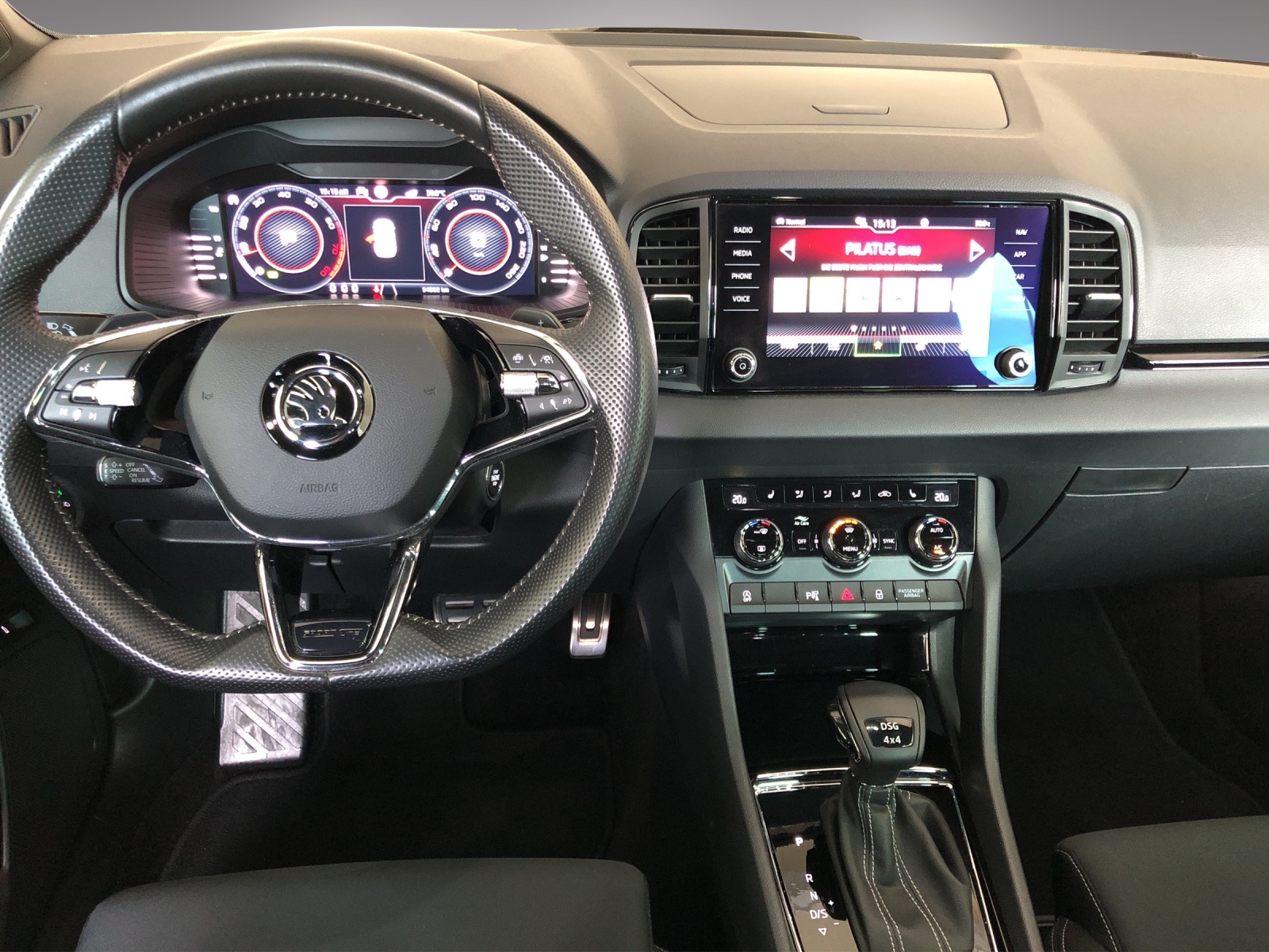 SKODA Karoq 2.0 TSI SportLine 4x4 DSG-image-11