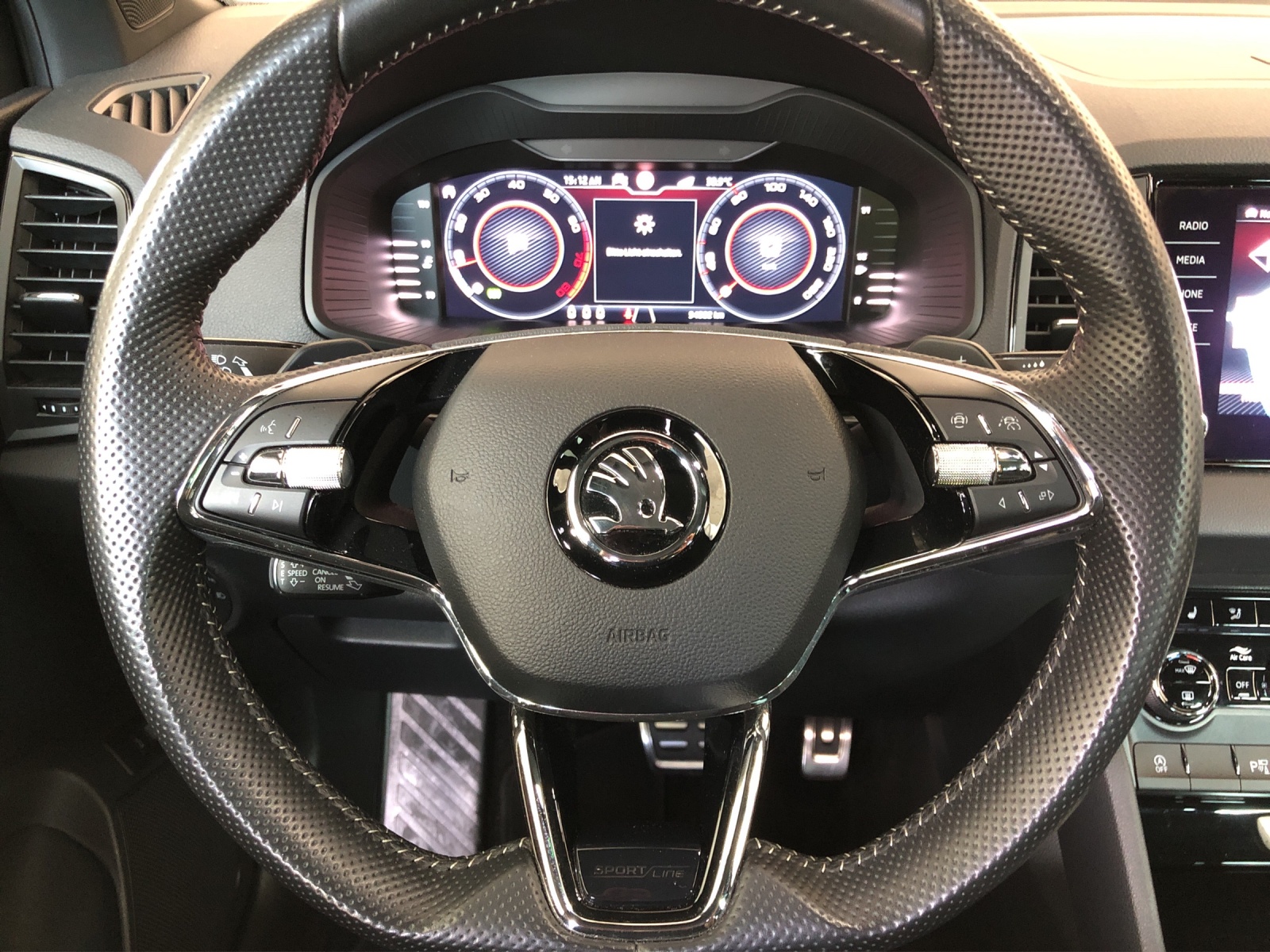 SKODA Karoq 2.0 TSI SportLine 4x4 DSG-image-9