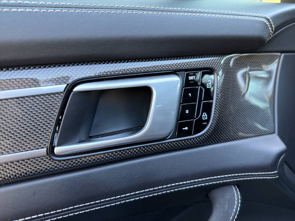 PORSCHE Panamera 4.0 V8 GTS **CH Fahrzeug**-image-16