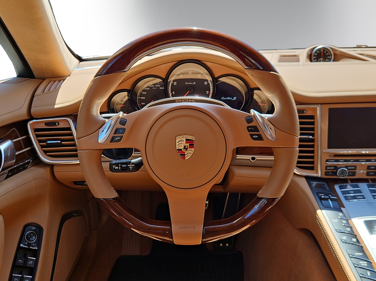 PORSCHE Panamera Turbo S 4.8-image-7