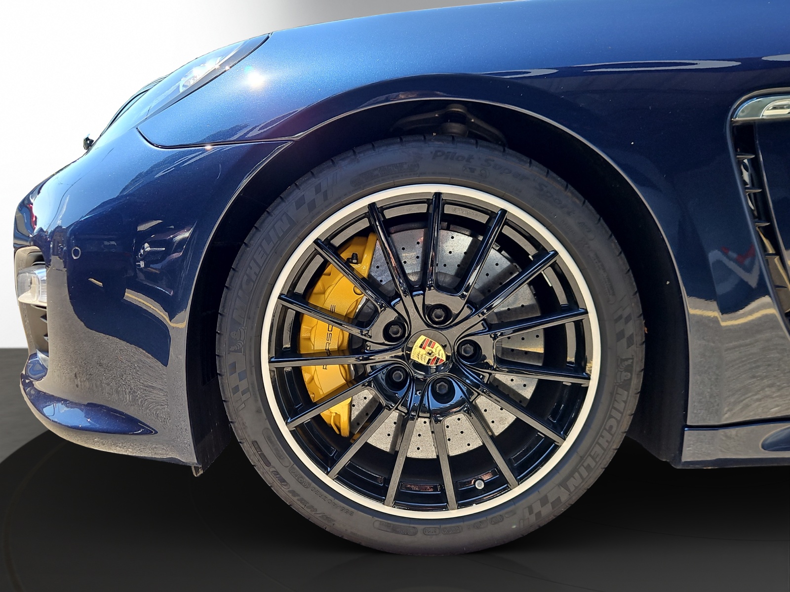 PORSCHE Panamera Turbo S 4.8-image-5