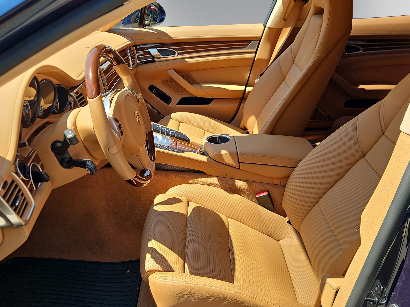 PORSCHE Panamera Turbo S 4.8-image-8