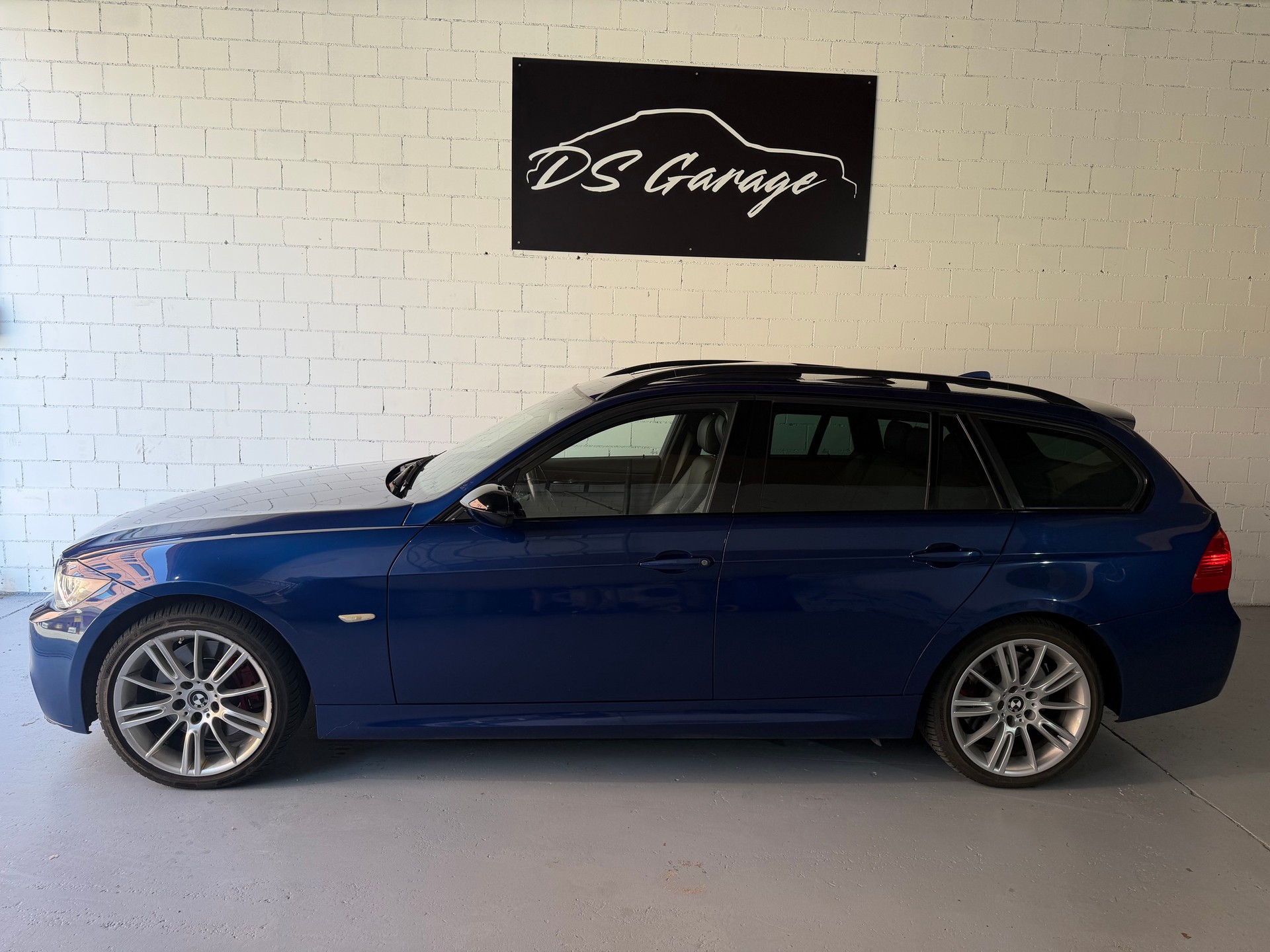 BMW 335 xi Touring Steptronic M-Sportpaket-image-2