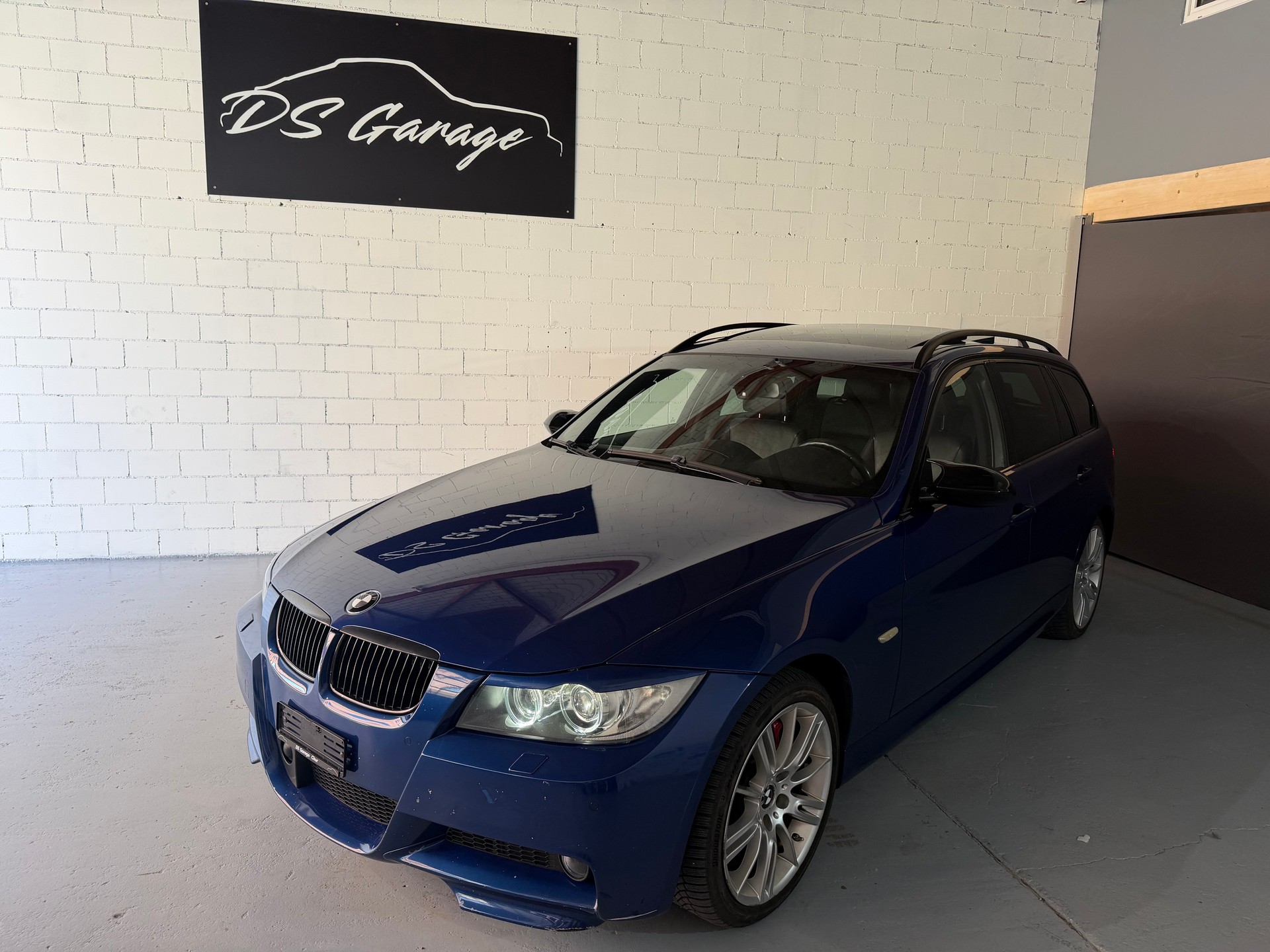 BMW 335 xi Touring Steptronic M-Sportpaket-image-0