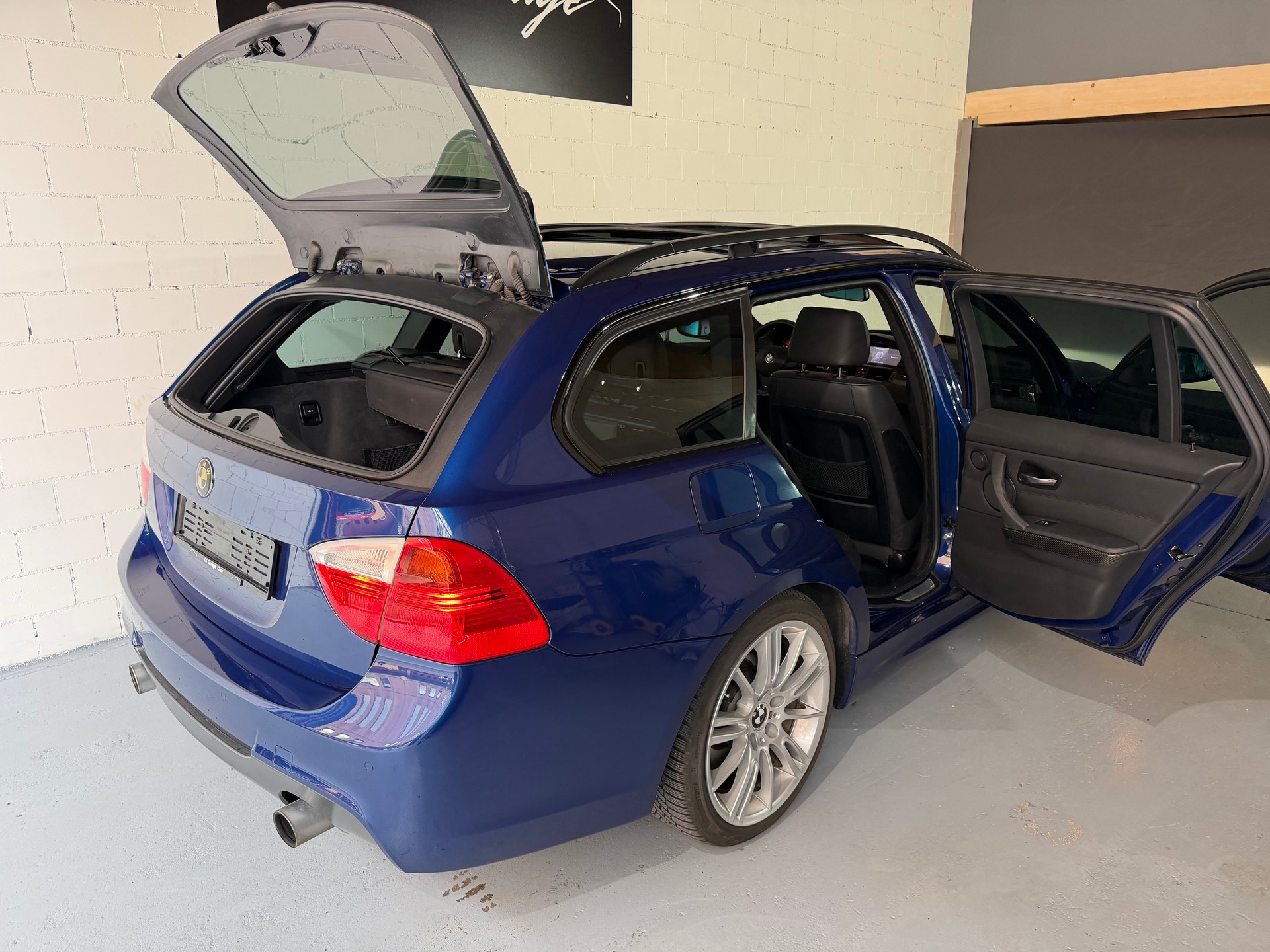 BMW 335 xi Touring Steptronic M-Sportpaket-image-6