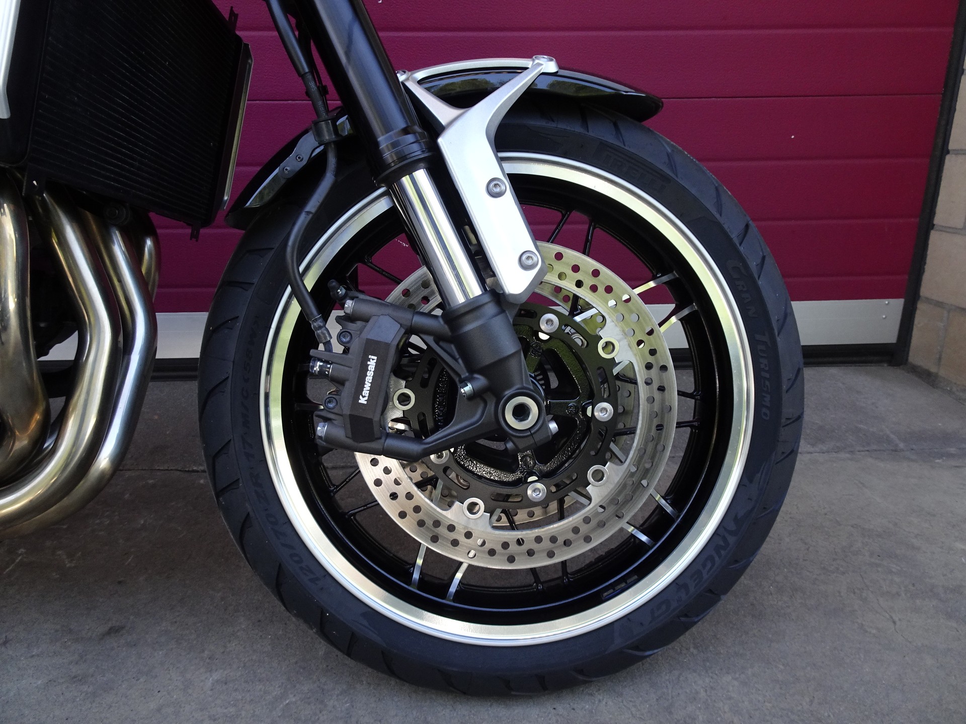 KAWASAKI Z 900 RS-showroom-element-1