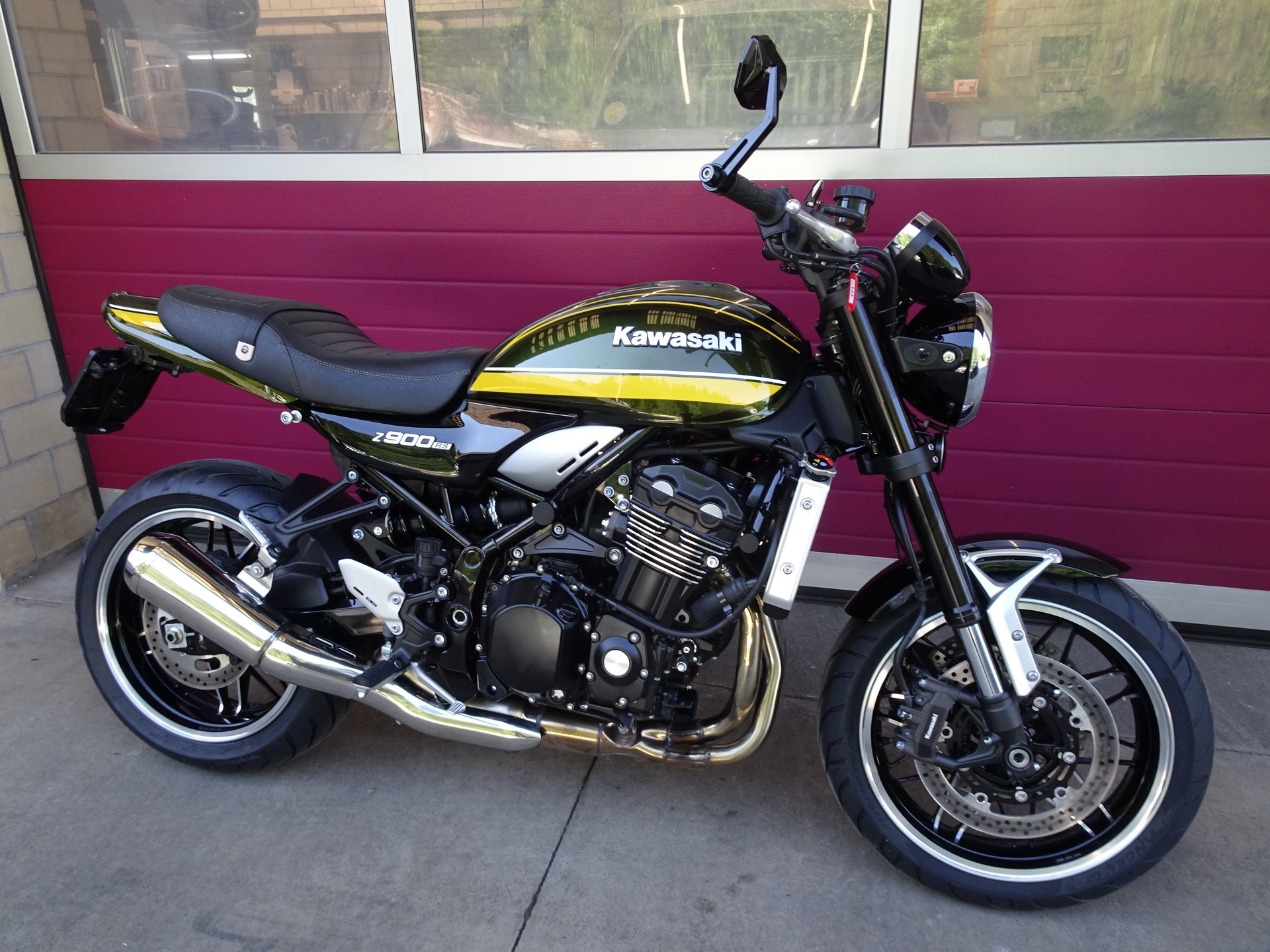 KAWASAKI Z 900 RS-showroom-element-2