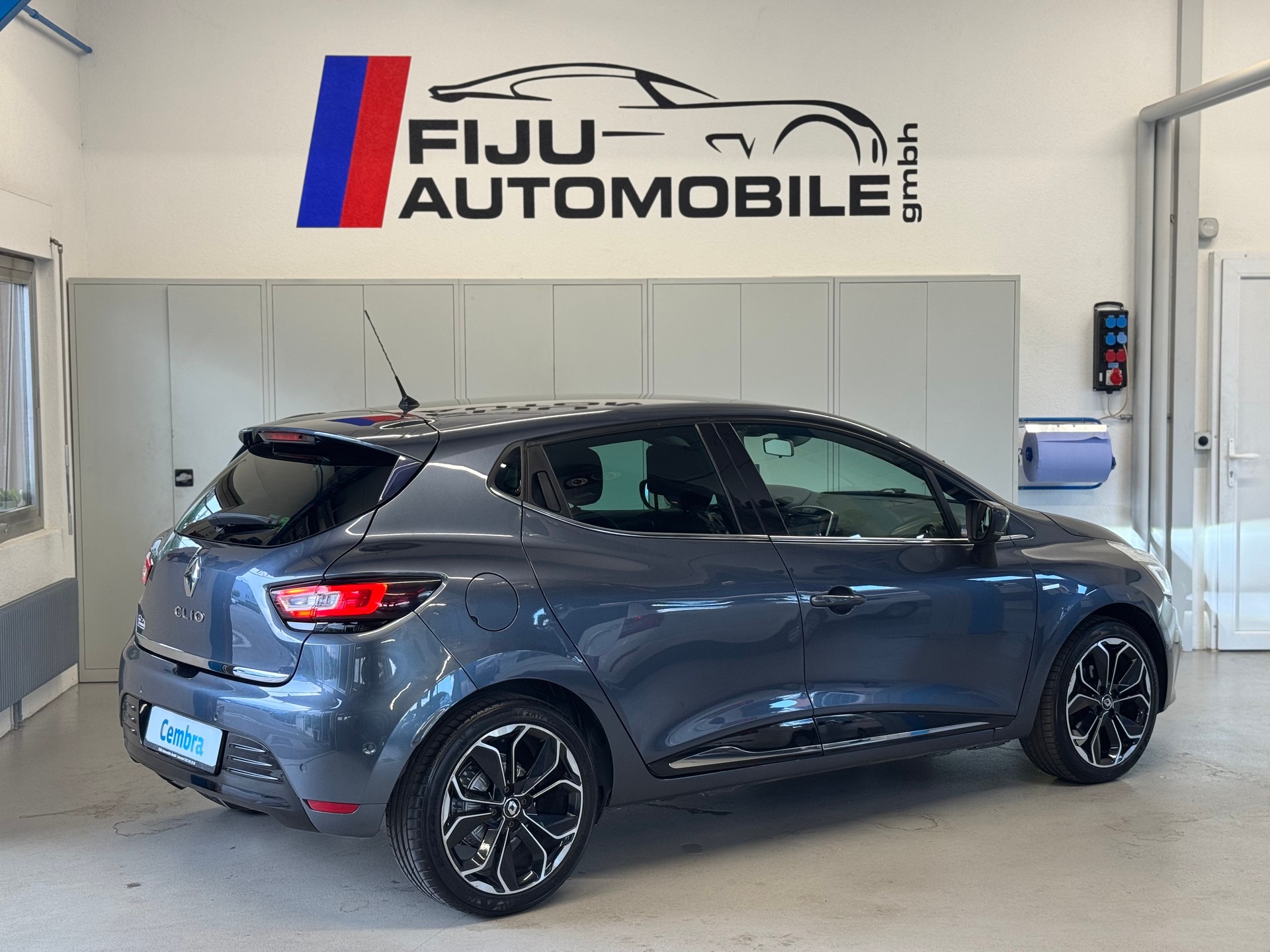 RENAULT Clio 1.2 16V T Swiss Edition-image-3