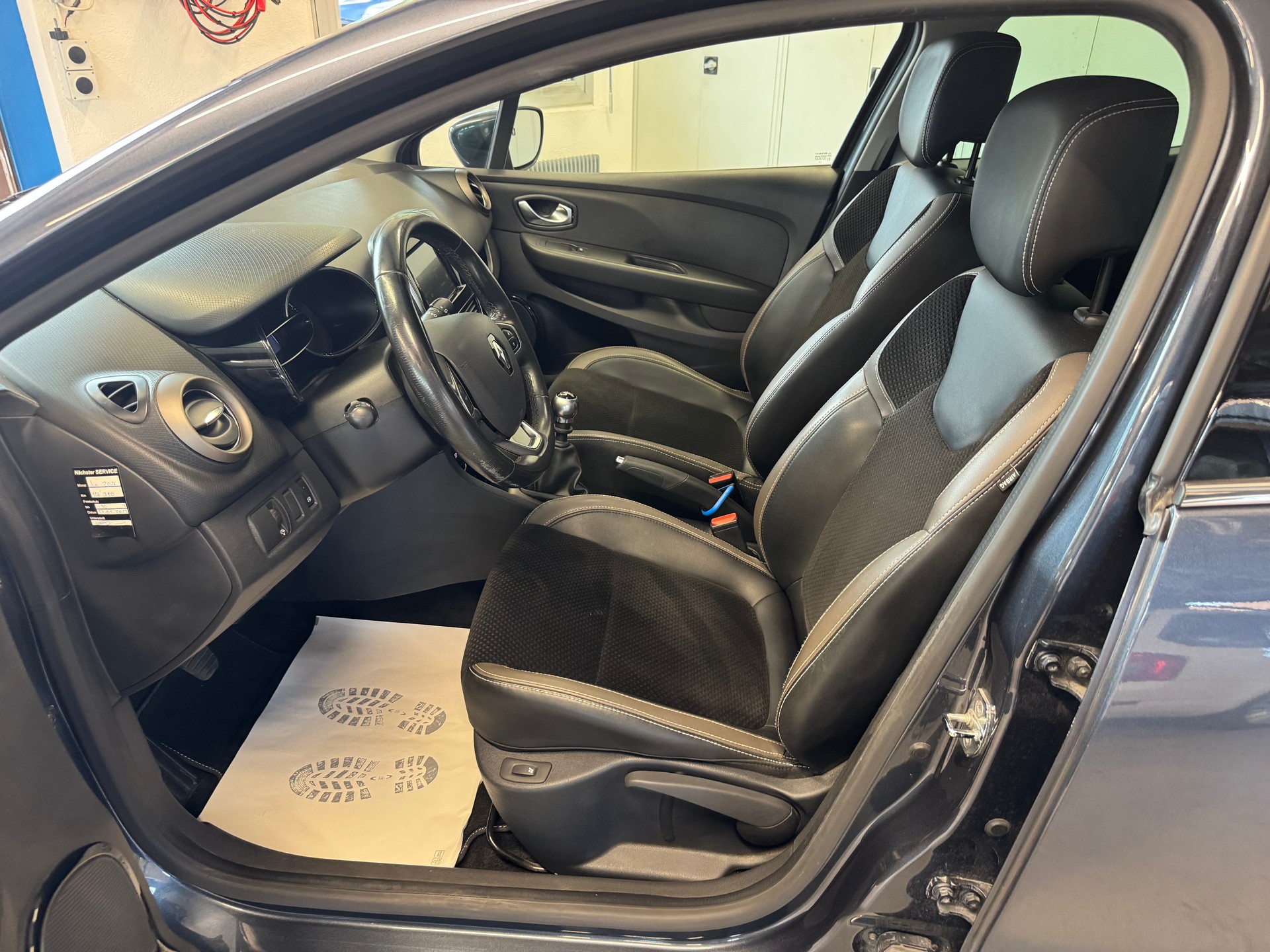 RENAULT Clio 1.2 16V T Swiss Edition-image-6
