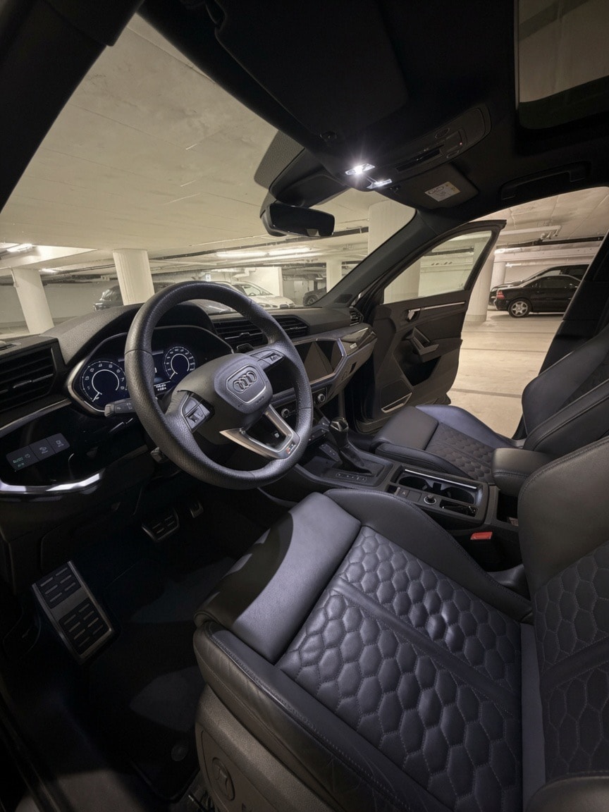 AUDI RS Q3 2.5 TFSI Sportback quattro (CH) Black Edition | PANO | AHK | Gratis Service-image-4