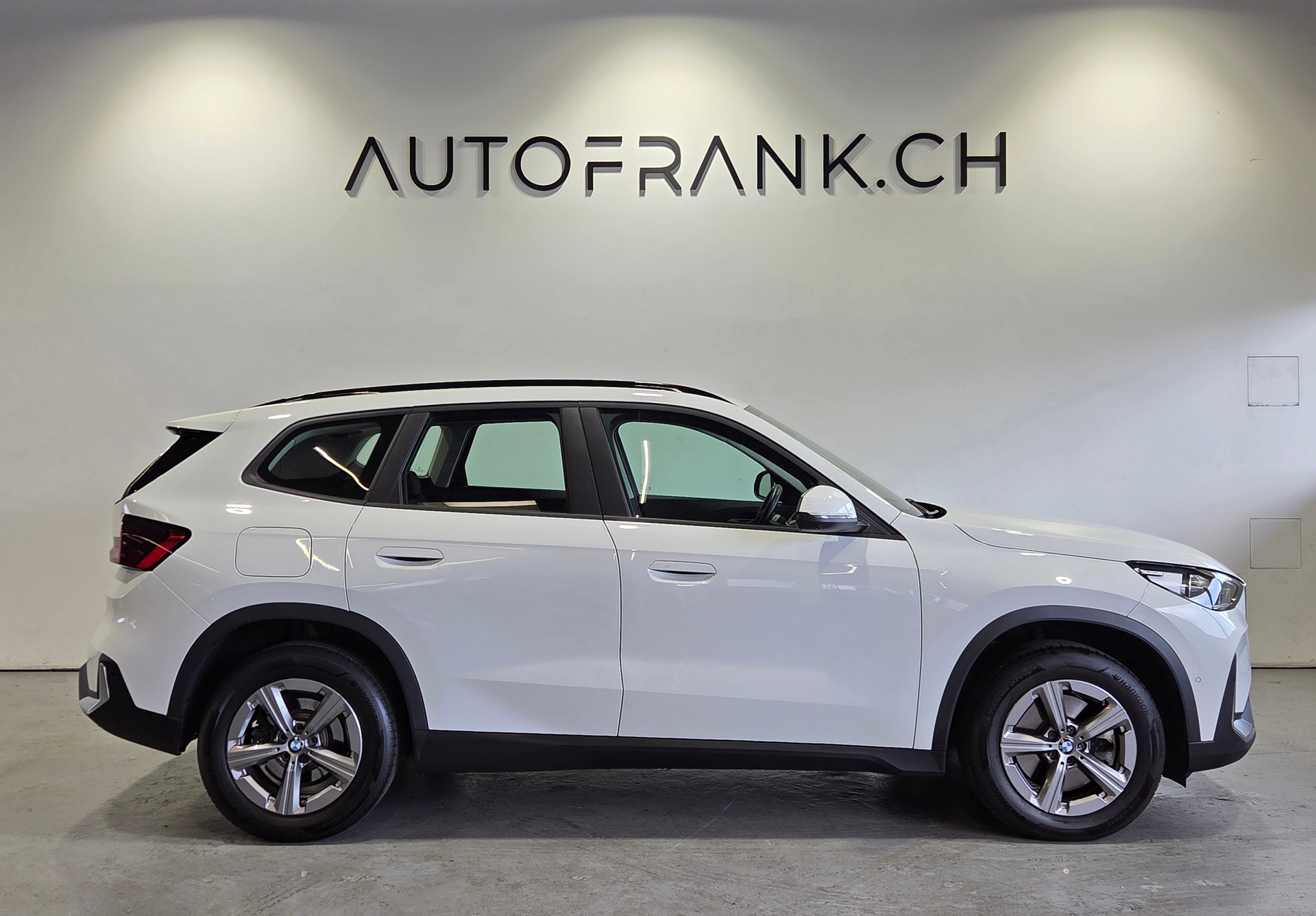 BMW X1 23i xDrive-image-1