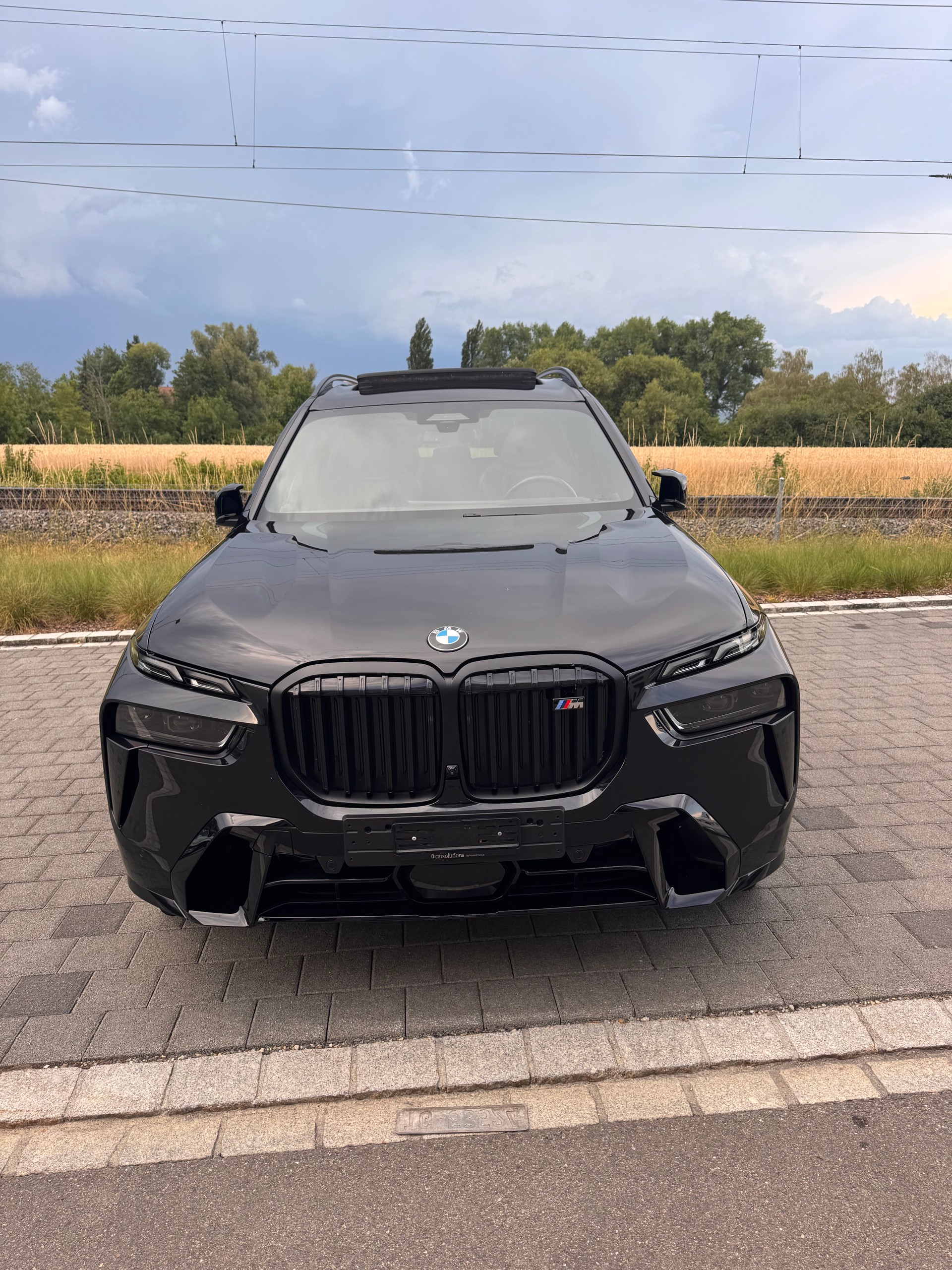 BMW M60i-image-1