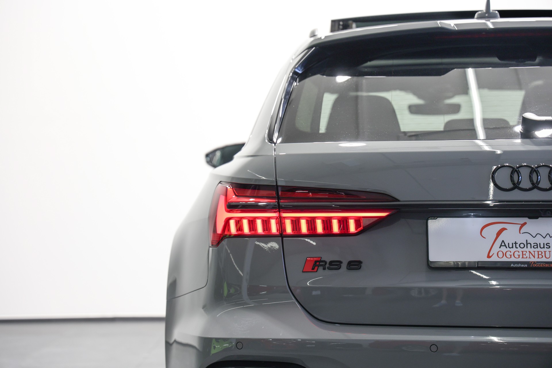 AUDI RS6 Avant 4.0 TFSI V8 quattro *Nardograu*-image-12