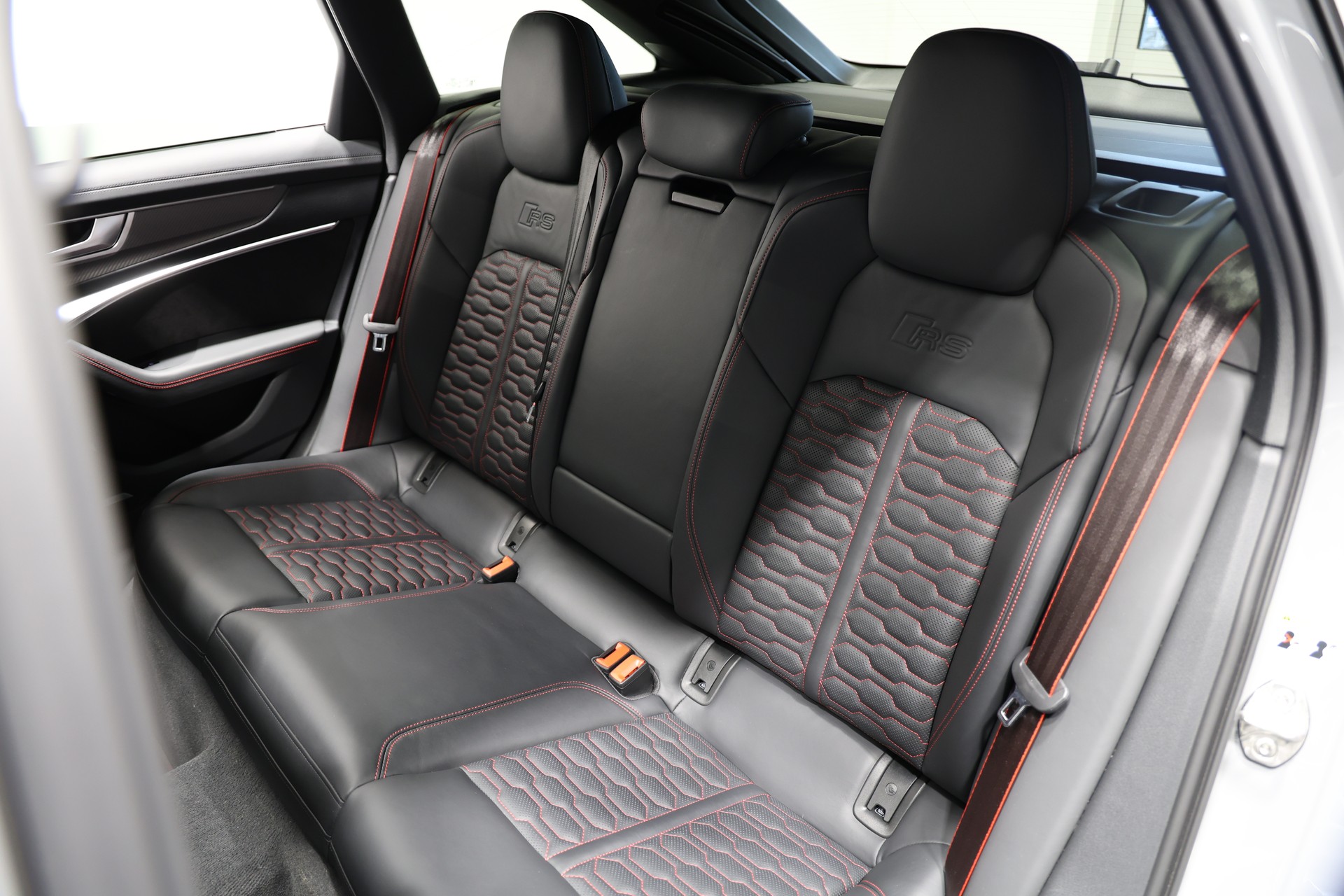 AUDI RS6 Avant 4.0 TFSI V8 quattro *Nardograu*-image-17