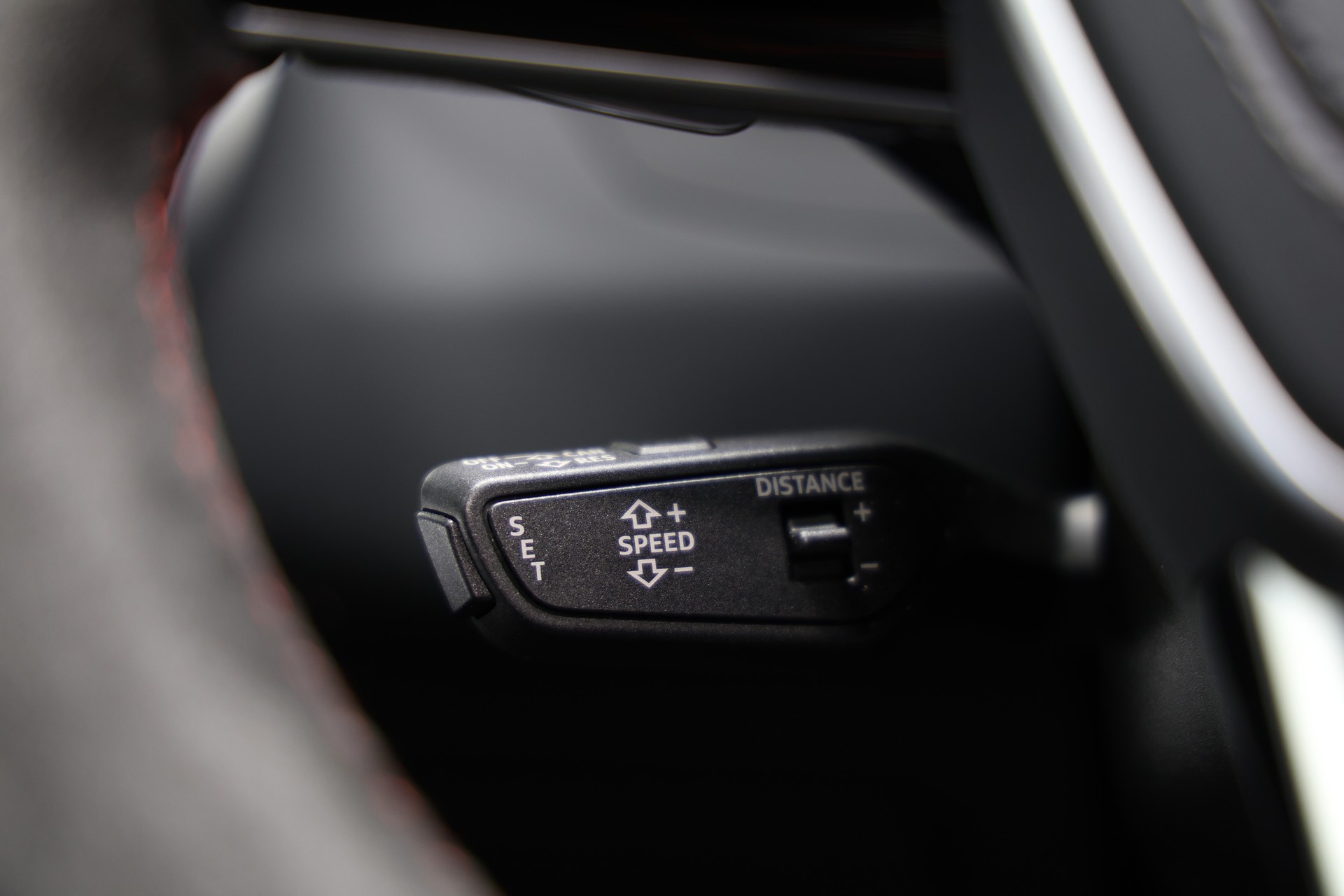 AUDI RS6 Avant 4.0 TFSI V8 quattro *Nardograu*-image-23
