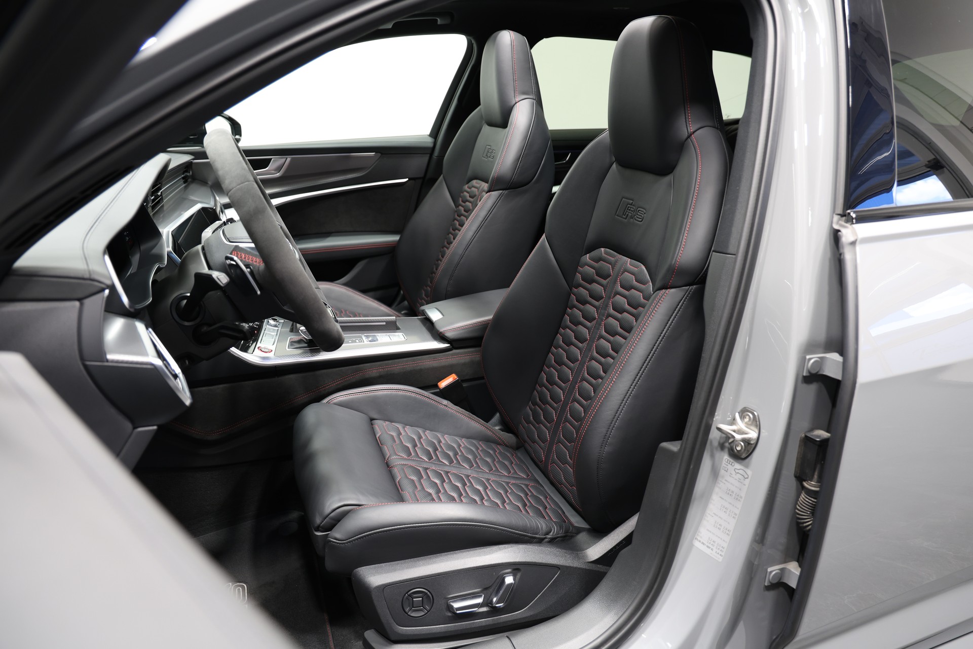 AUDI RS6 Avant 4.0 TFSI V8 quattro *Nardograu*-image-15