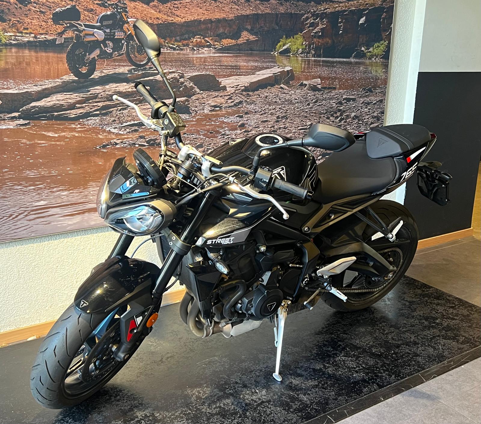 TRIUMPH Street Triple R 765-showroom-element-2