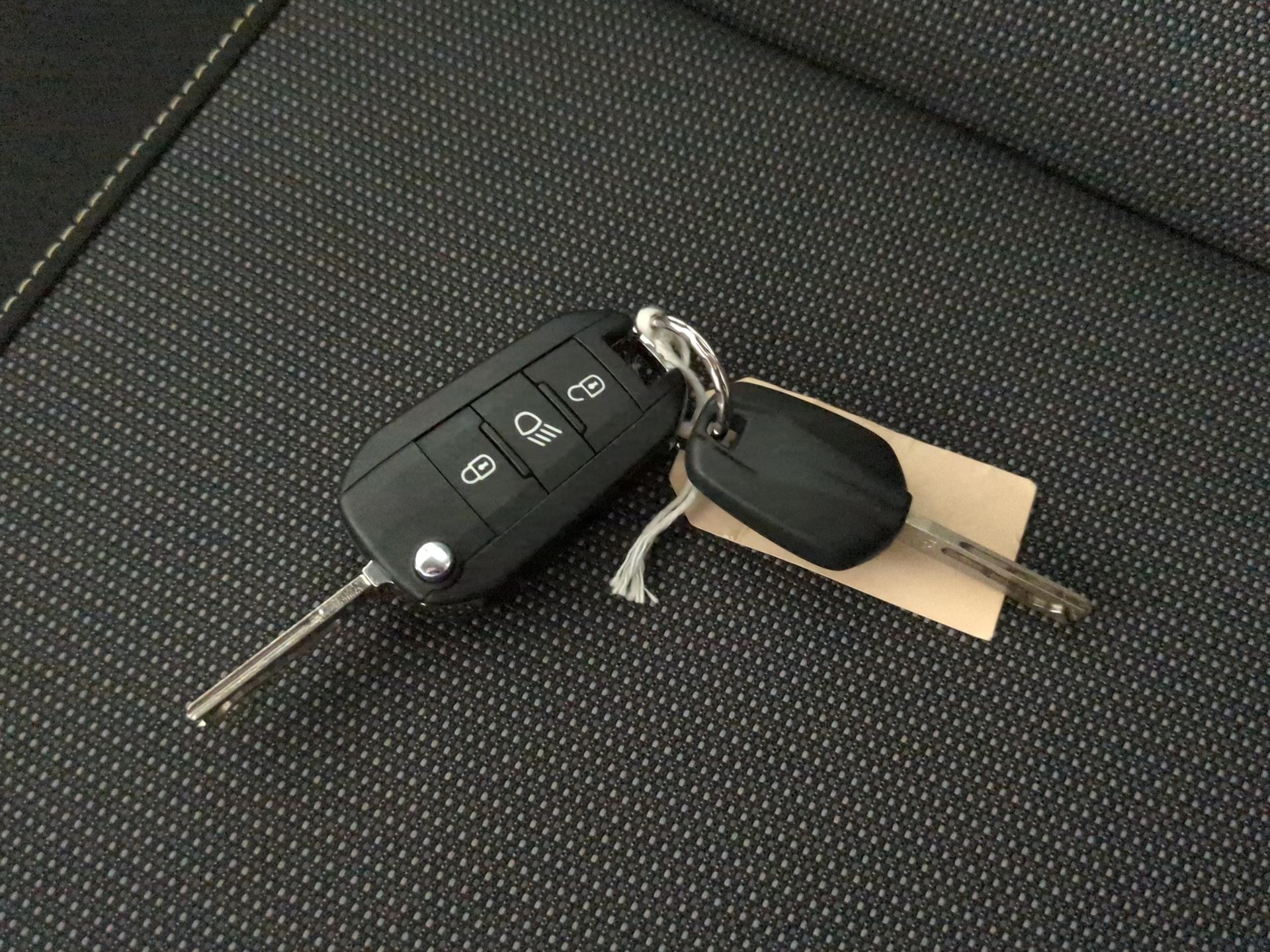 CITROEN C3 1.2i PureTech Feel Pack-image-23