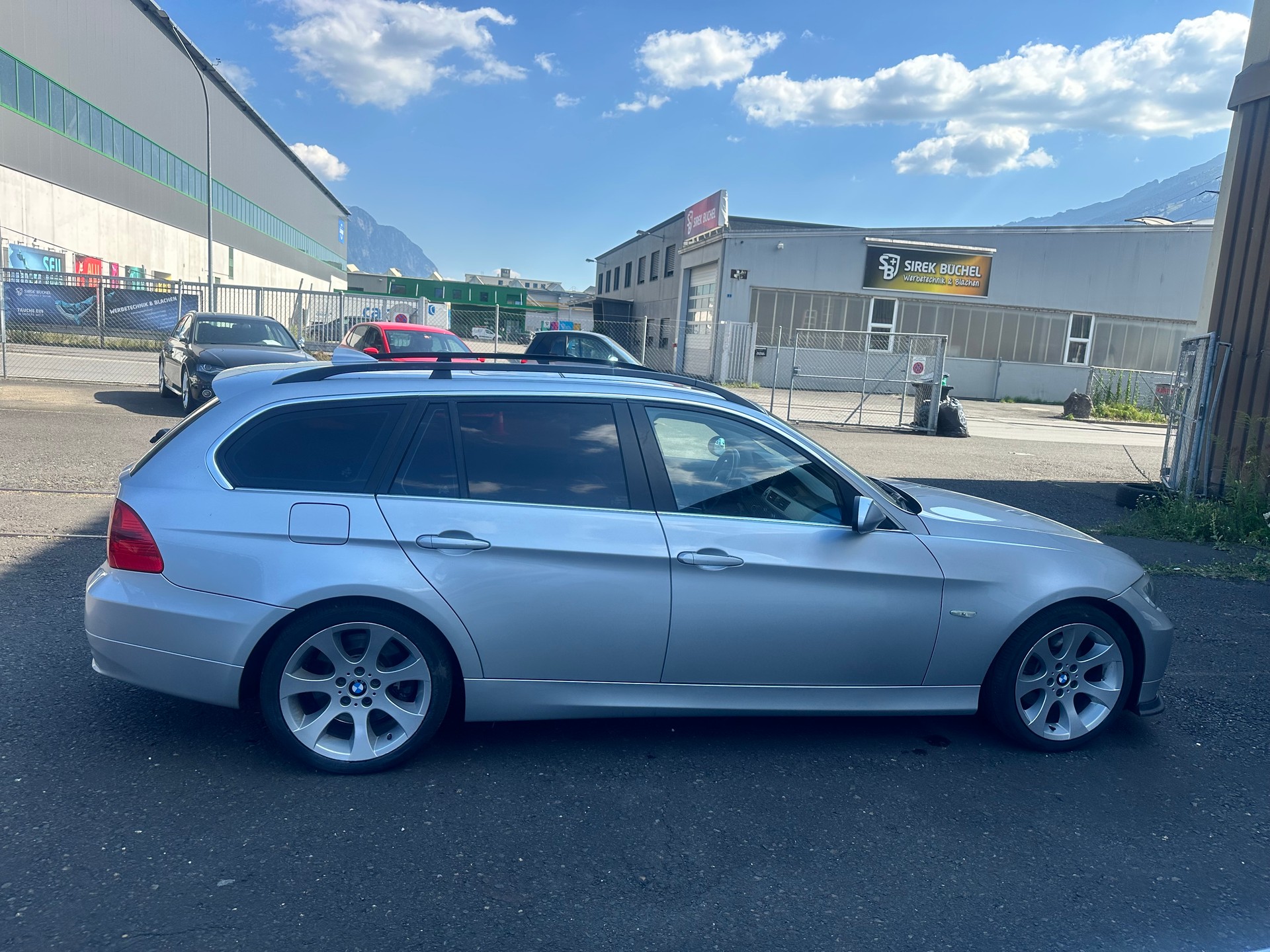 BMW 330xi Touring-image-8