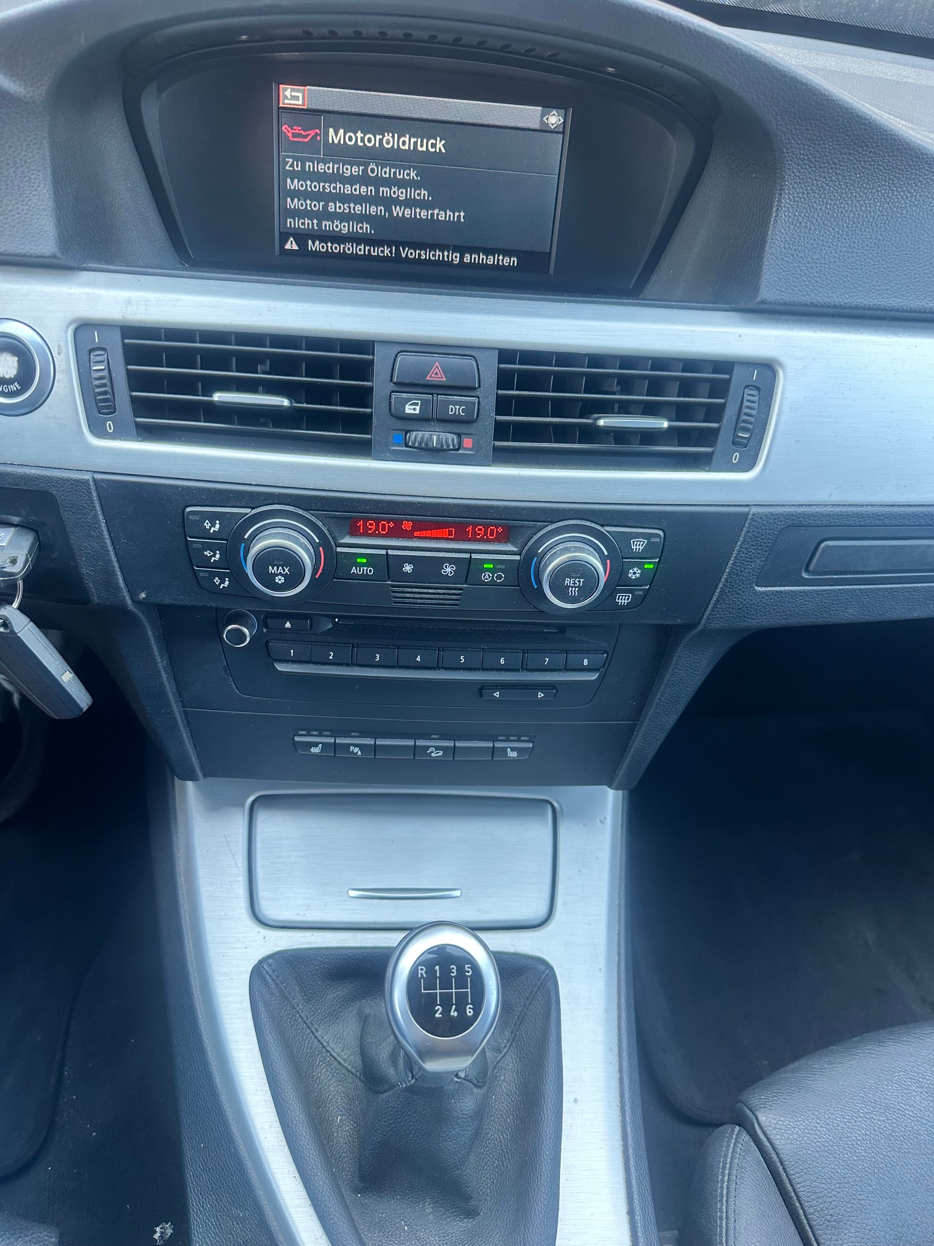 BMW 330xi Touring-image-11