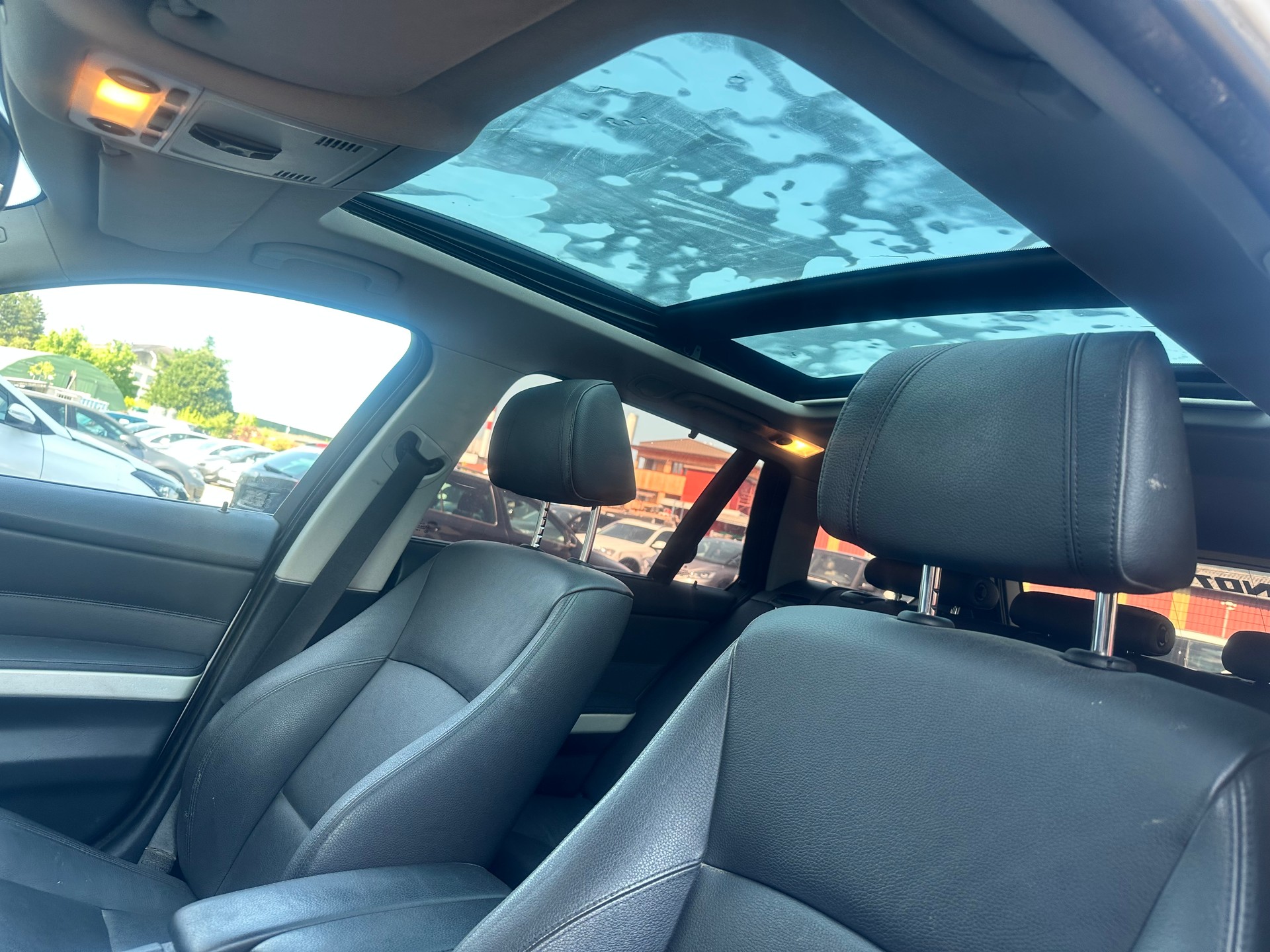 BMW 330xi Touring-image-13