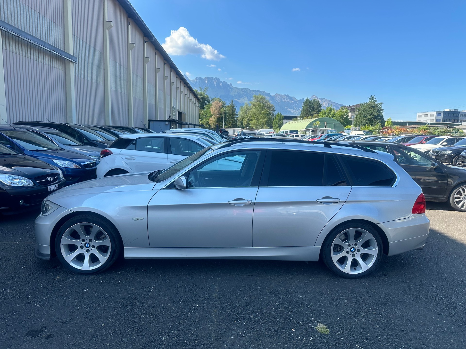 BMW 330xi Touring-image-3