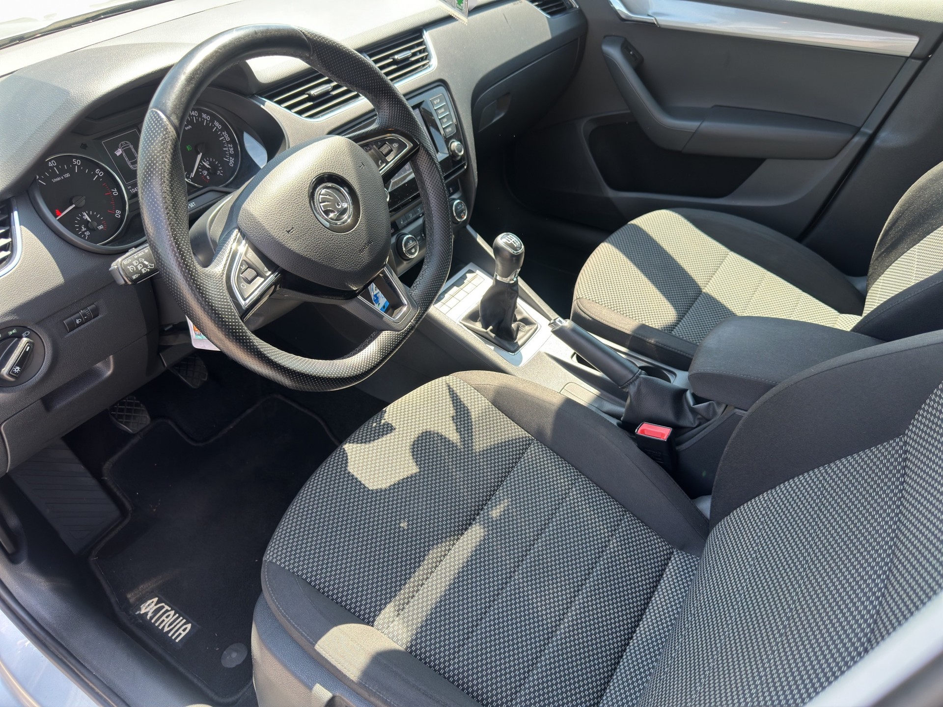 SKODA OCTAVIA-image-9