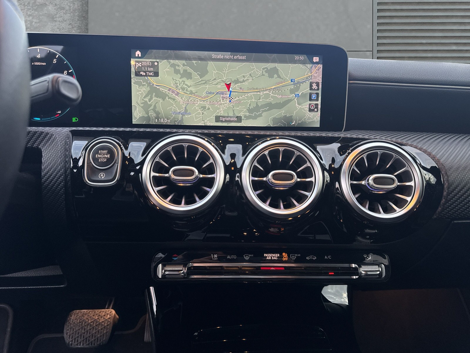 MERCEDES-BENZ A 200 AMG Line 7G-DCT-image-13