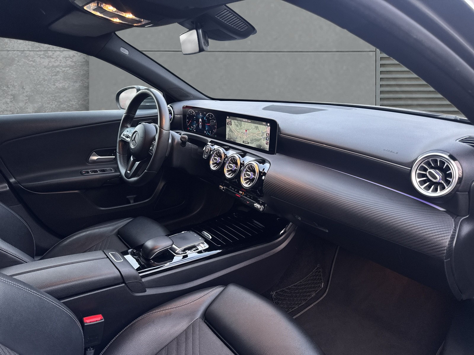 MERCEDES-BENZ A 200 AMG Line 7G-DCT-image-11