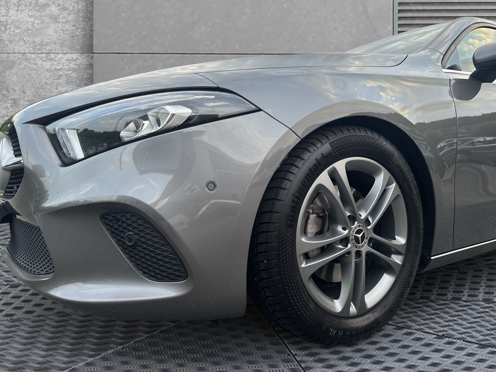 MERCEDES-BENZ A 200 AMG Line 7G-DCT-image-7